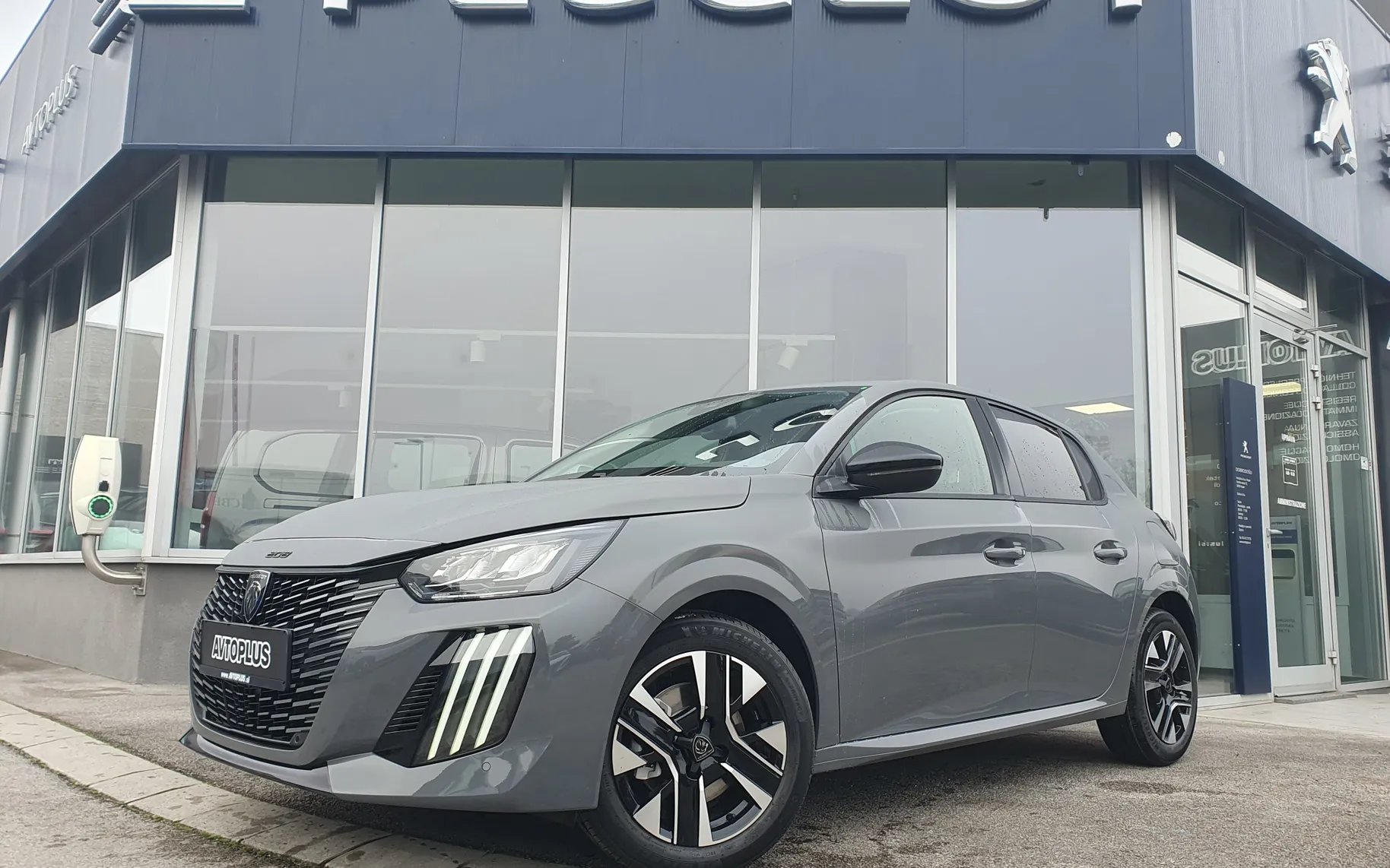 Zunanja slika - Peugeot 208 - Allure1.2 Turbo 100 - NA ZALOGI - 1