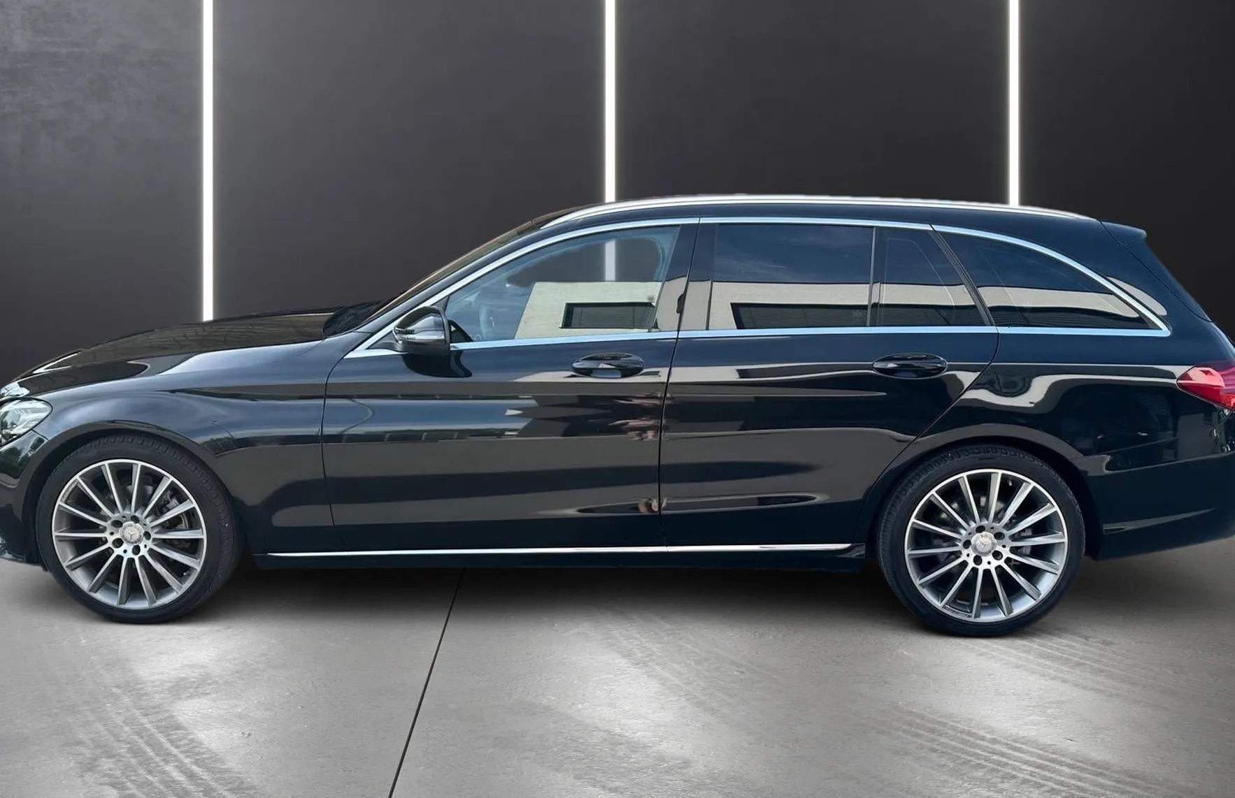 Zunanja slika - Mercedes-Benz C-Razred - 200d 20COL AMG LINE MULTIEAM FL NAVI PDC KAMERA .. - 4
