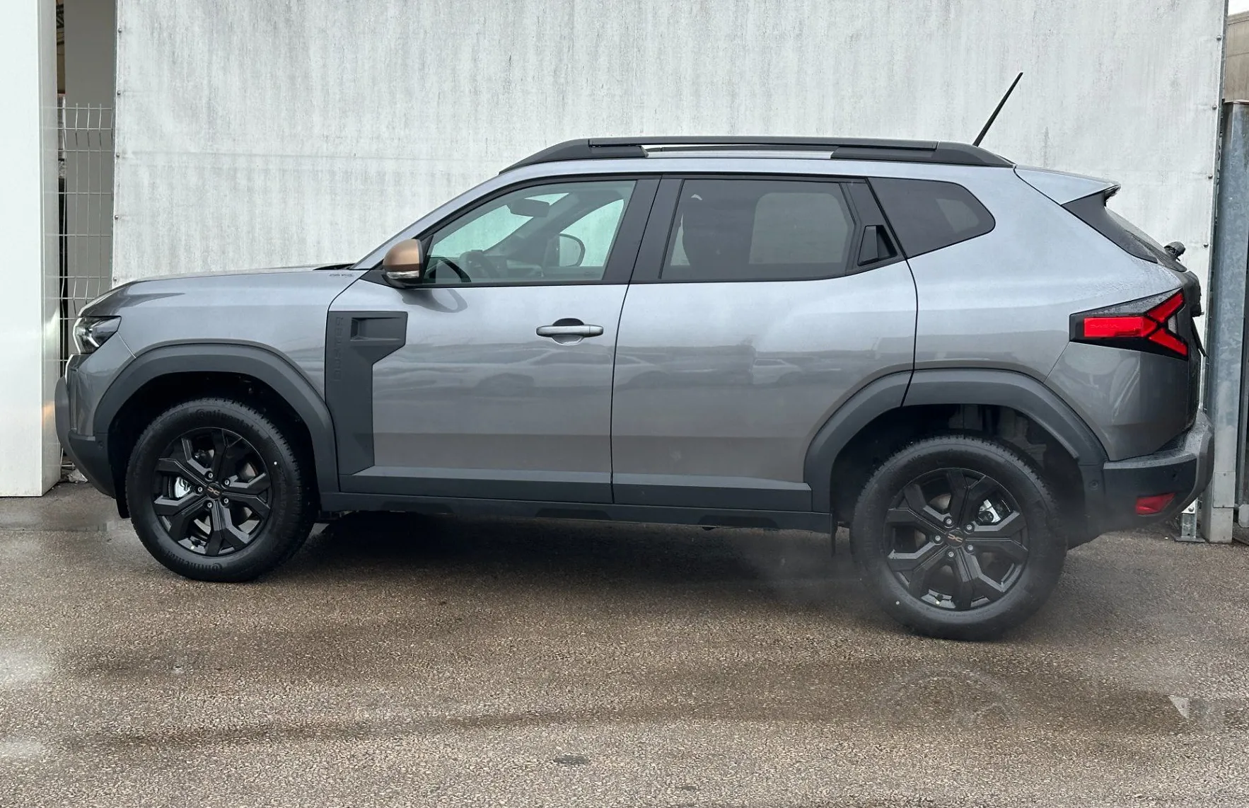 Zunanja slika - Dacia Duster - Extreme Hybid-G 150 4X4 Avtomatik-Cena na gotovino - 6