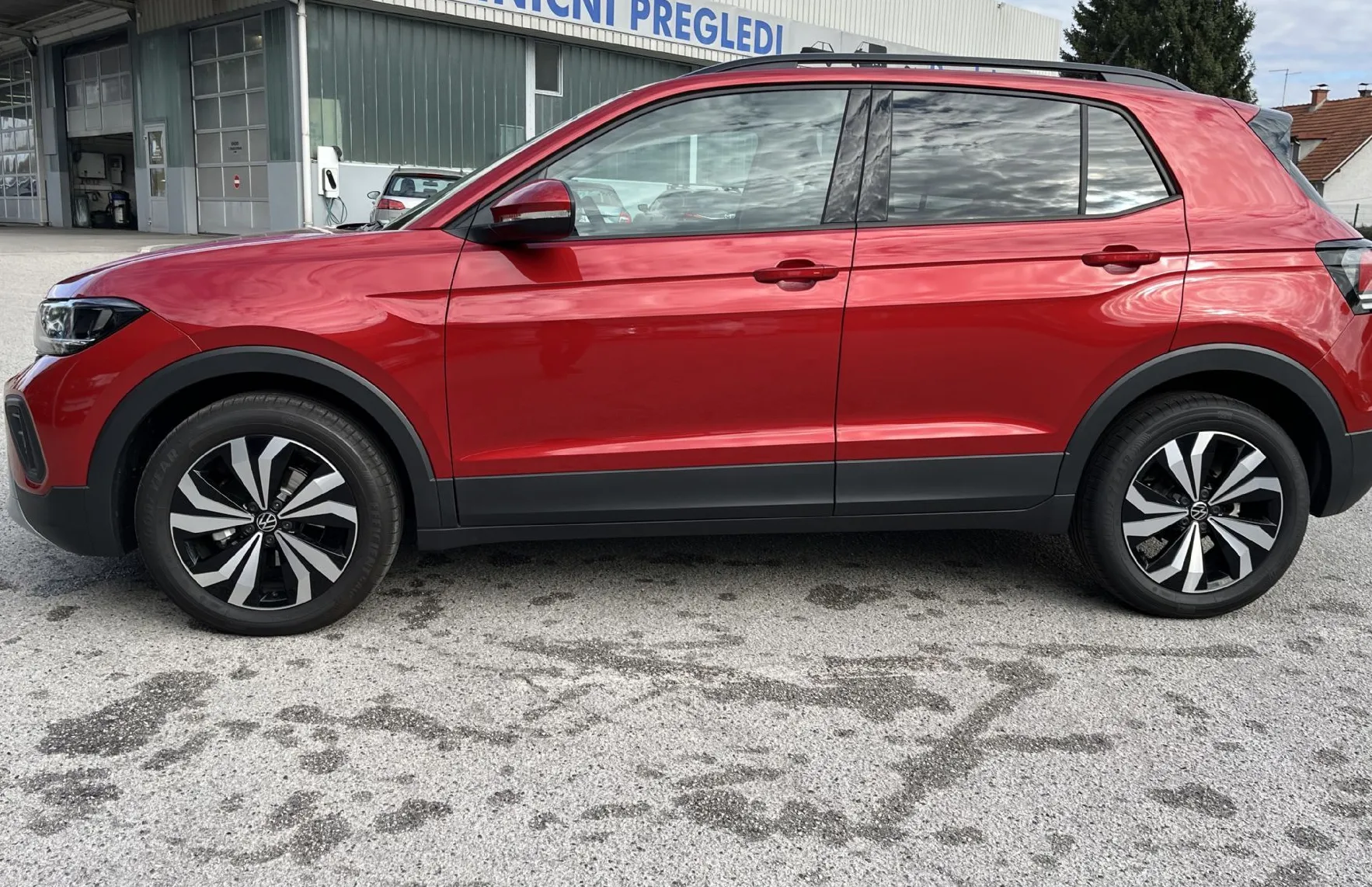 Zunanja slika - Volkswagen T-Cross - 1.0 TSI 4ALL 85  115 - 3
