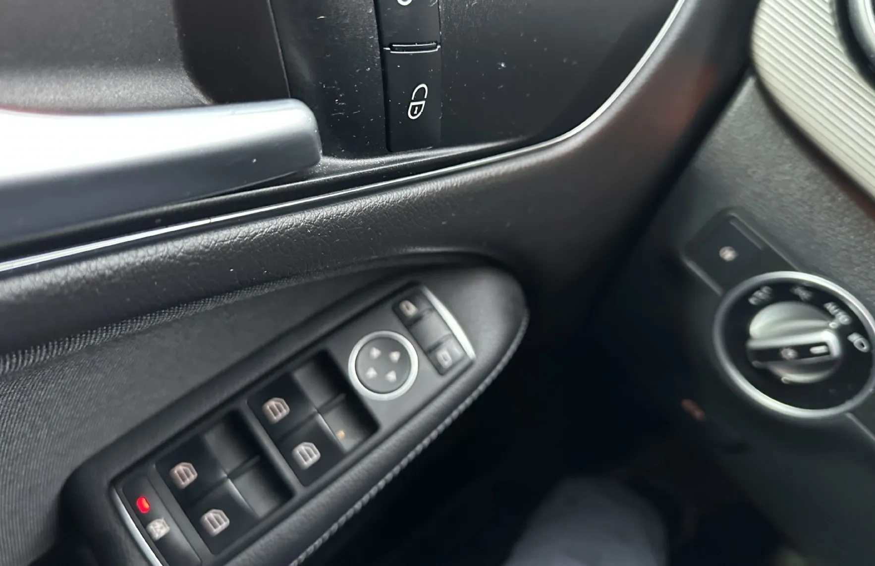 Zunanja slika - Mercedes-Benz B-Razred - B 180 d..NEMŠKI.NAVI.80 KW.SAMO 120.000 KM.DIZEL - 14