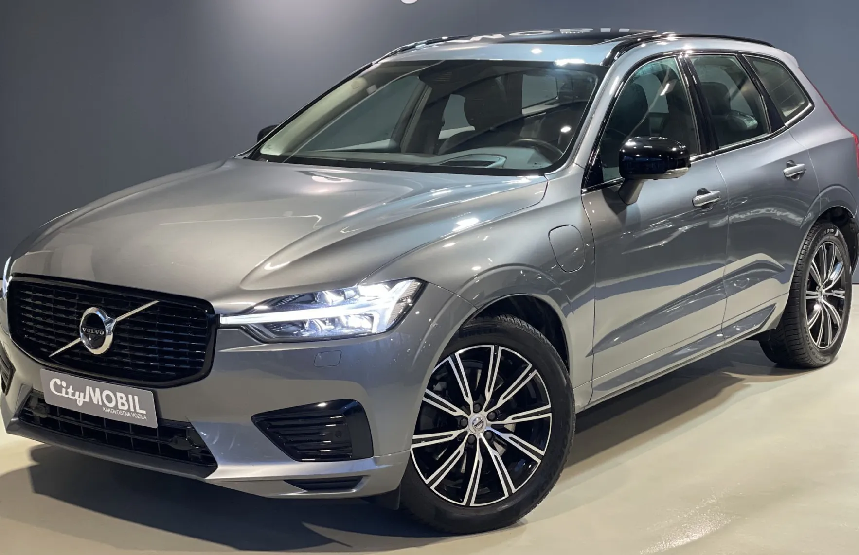 Zunanja slika - Volvo XC60 - T8-R DESIGN-PANO-NAVI-ZRAČNO-RADAR-360KAMERA-LED - 1