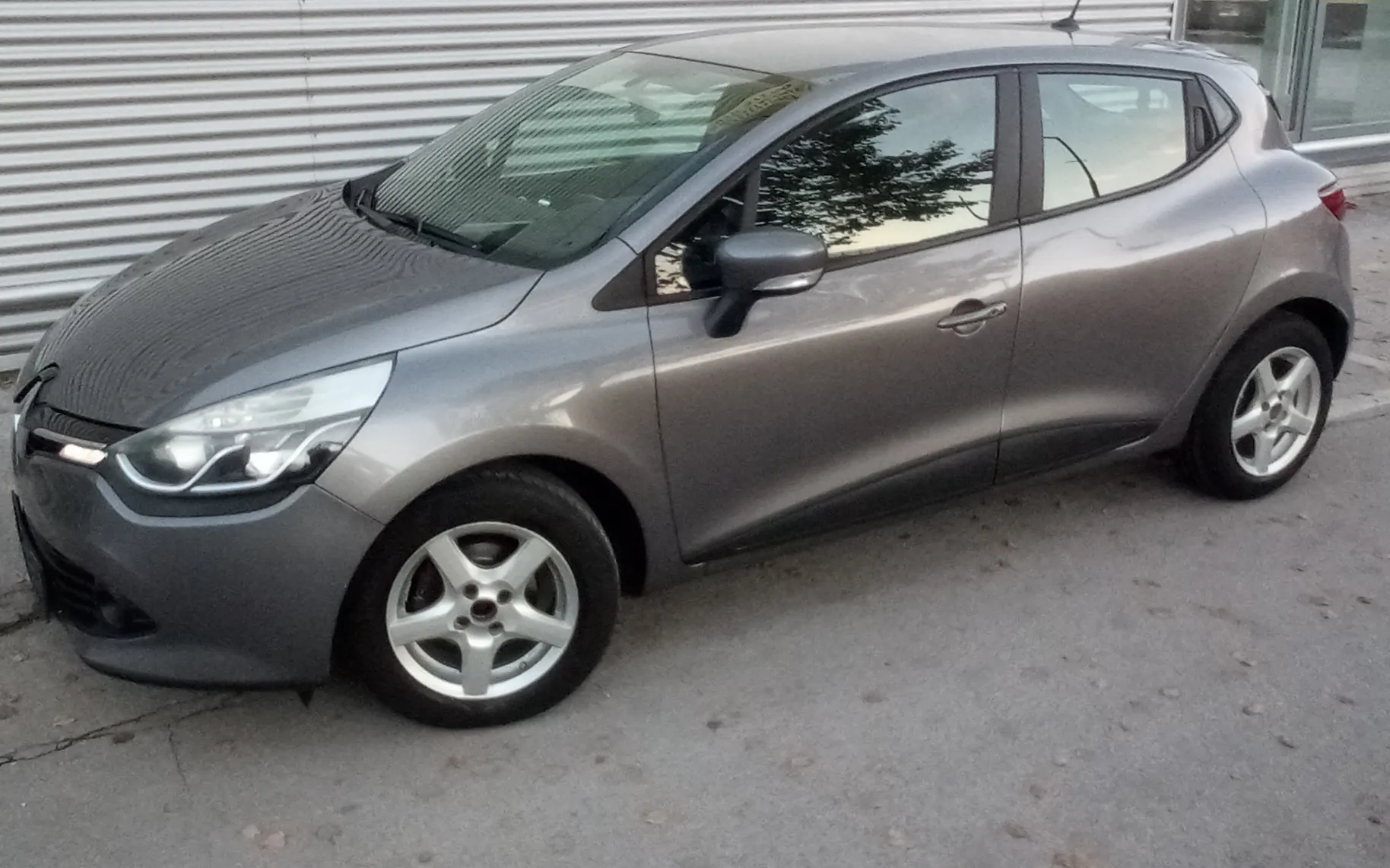 Zunanja slika - Renault Clio - 1.2 16V Expressio - 3