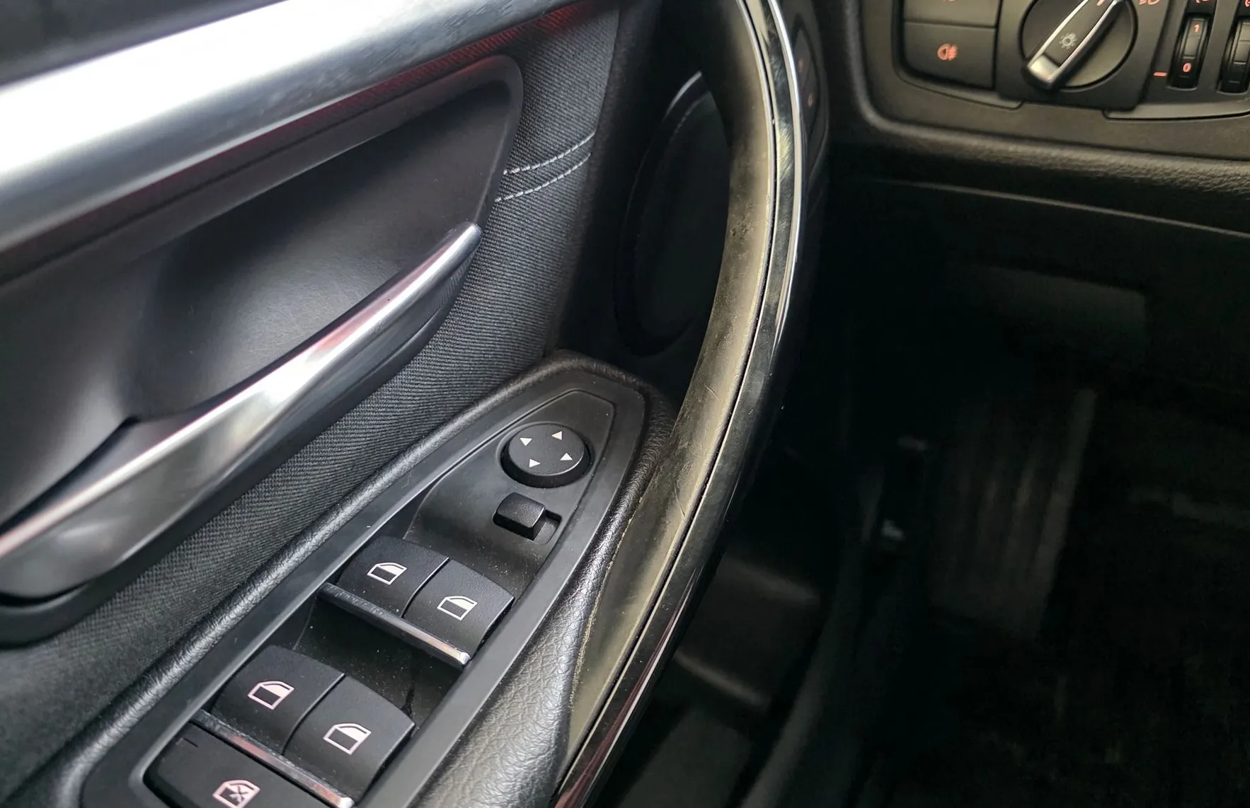 Zunanja slika - BMW Serija 3 - : 330i xDrive Sport Line- LED - VEL.NAVI - AMBI -PDC - 14