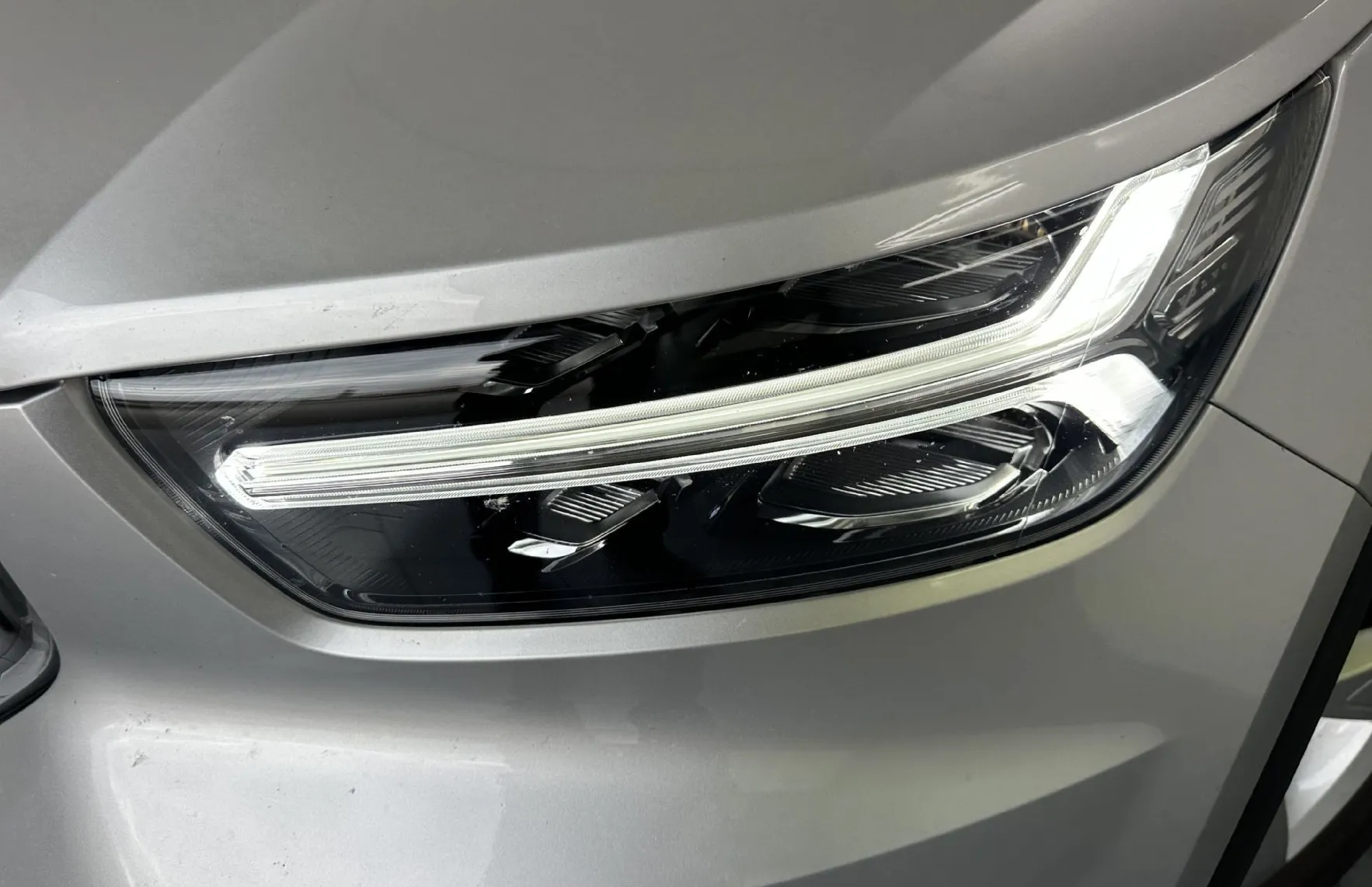 Zunanja slika - Volvo XC40 - D3 AWD Momentum Avt. KAMERA.NAVI.ALU.4X4.TOP - 3