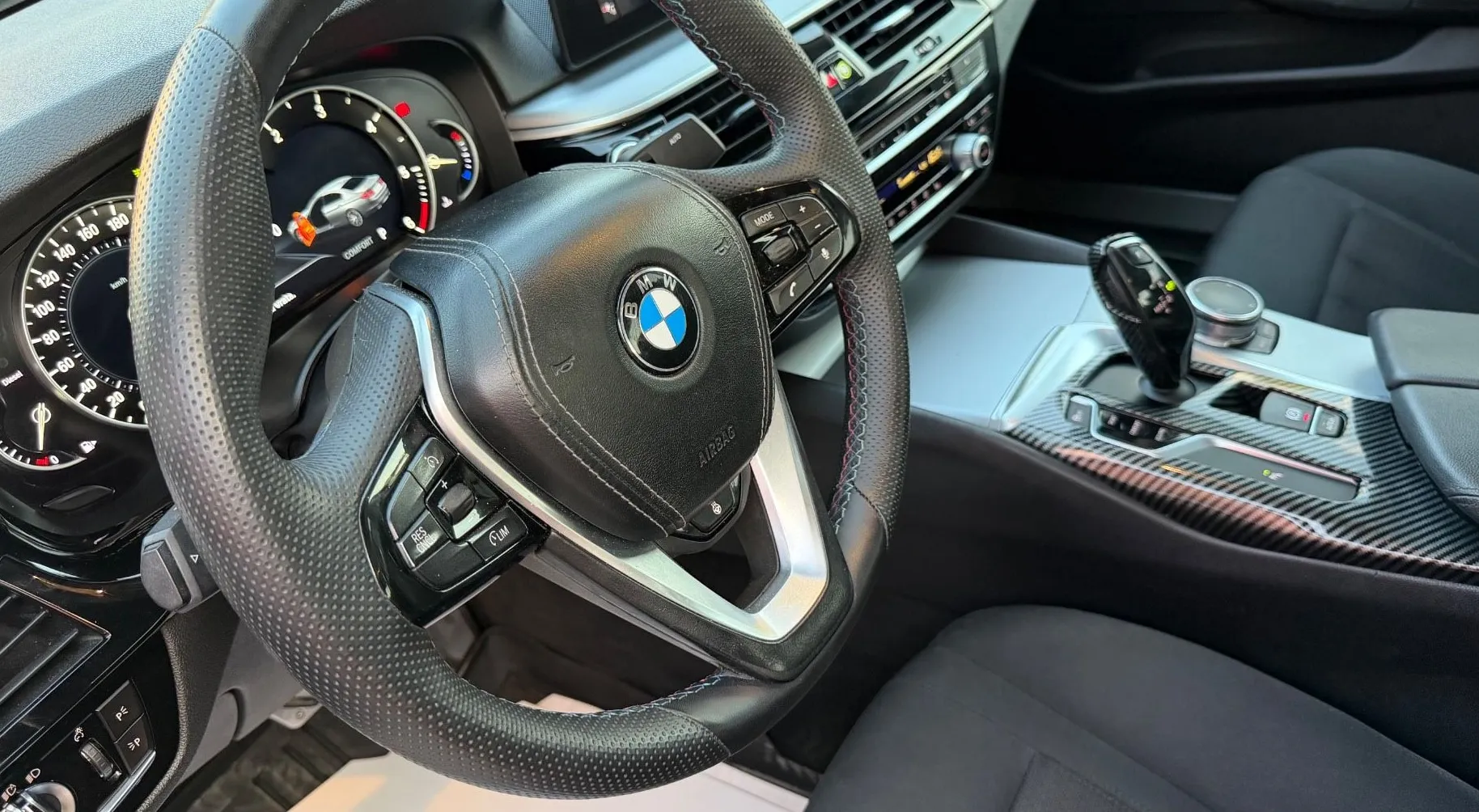 Notranja slika - BMW serija 5: - 520d - 8