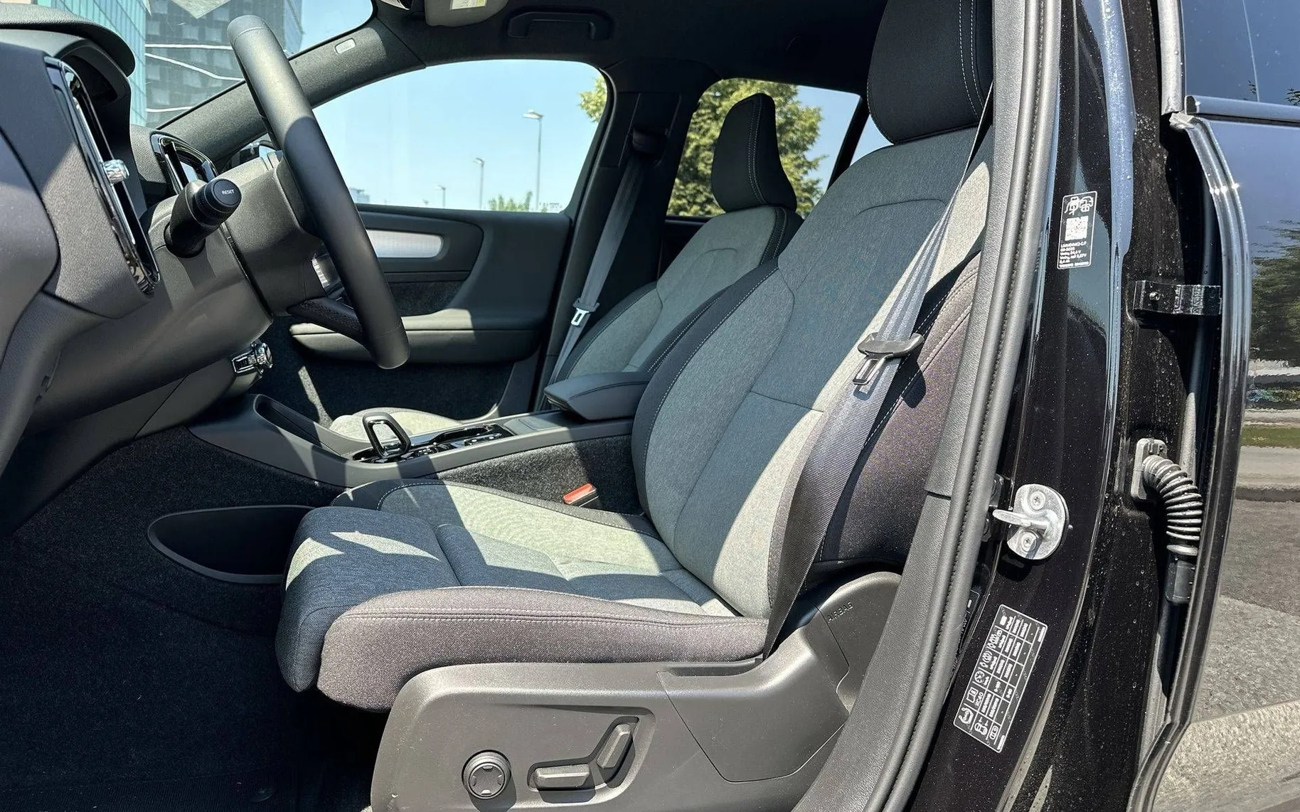 Notranja slika - Volvo XC40 - B3 P Plus Dark Avt. - 10
