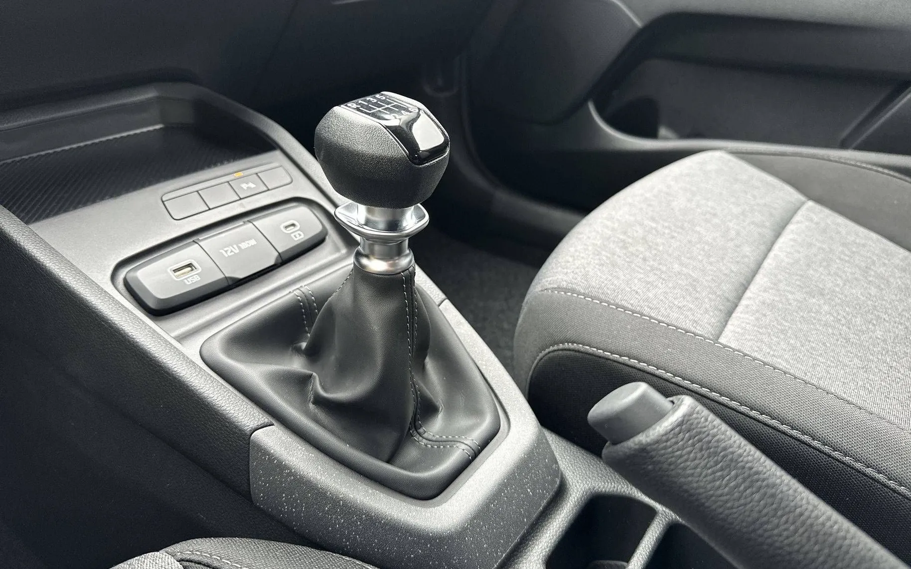Notranja slika - KIA Stonic - 1.0 T-GDi LX Smart - 18