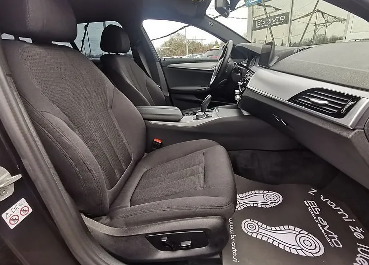 Zunanja slika - BMW Serija 5 - Touring: 520d AUT. -HEAD UP-VL-KLJUKA-MODEL 2021-KAMERA - 10