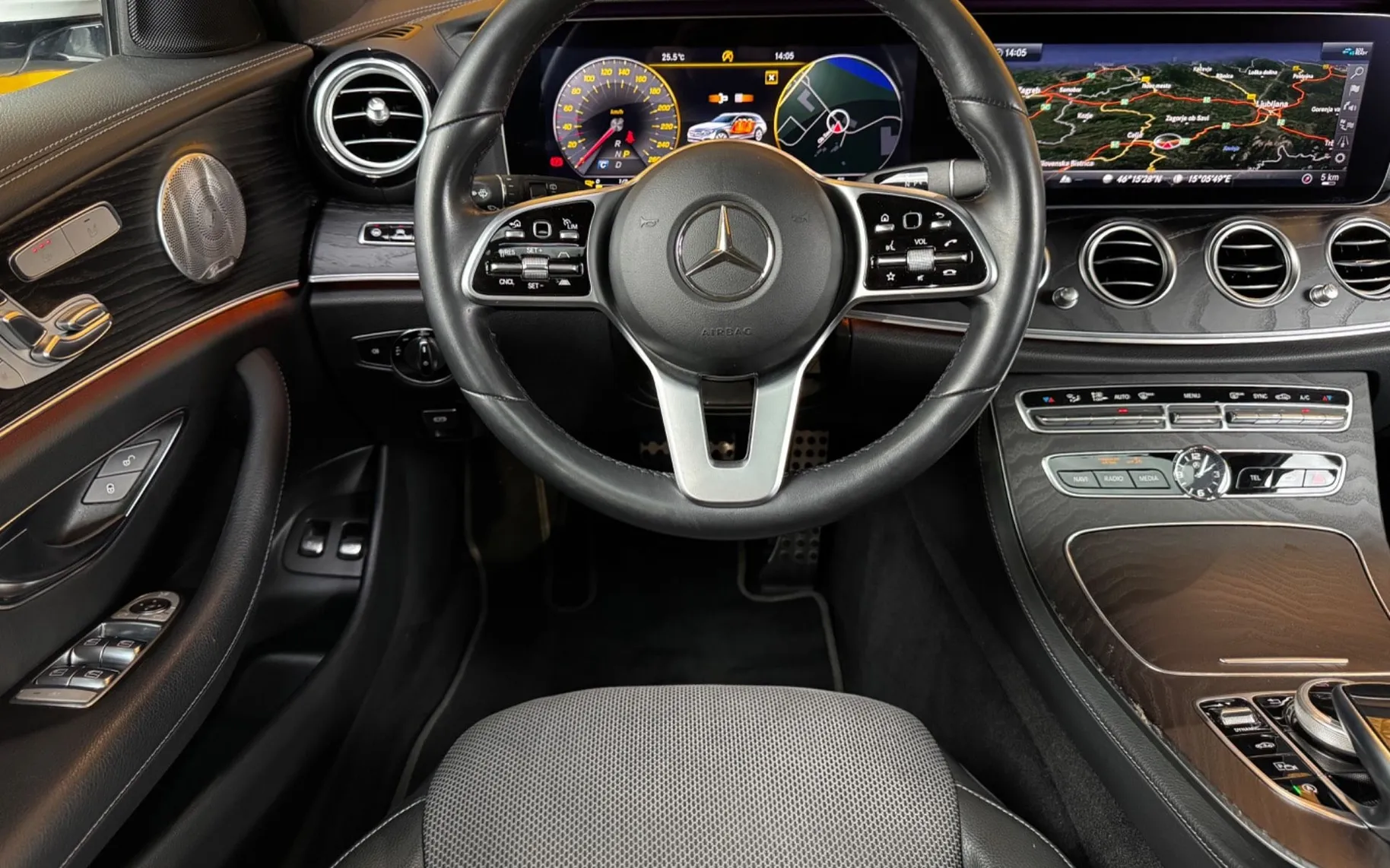 Notranja slika - Mercedes-Benz E-Razred - E400d 4MATIC-All Terrain-ZRACNO-PANO-WIDESCREEN... - 12
