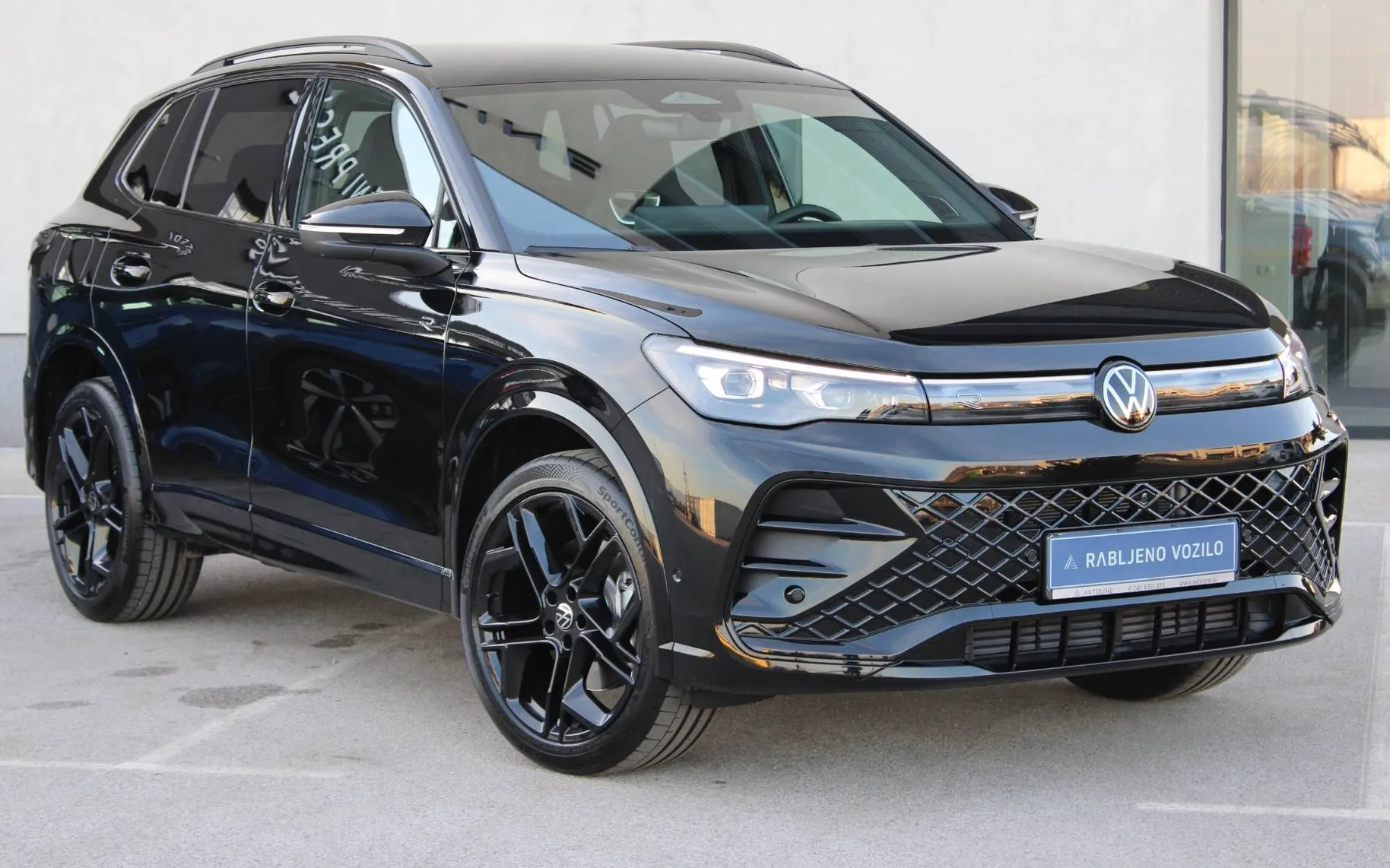 Zunanja slika - VW Tiguan - 2.0TSI 4MOT. R-LINE 195kW HEAD UP ACC SIDE AST I.. - 3