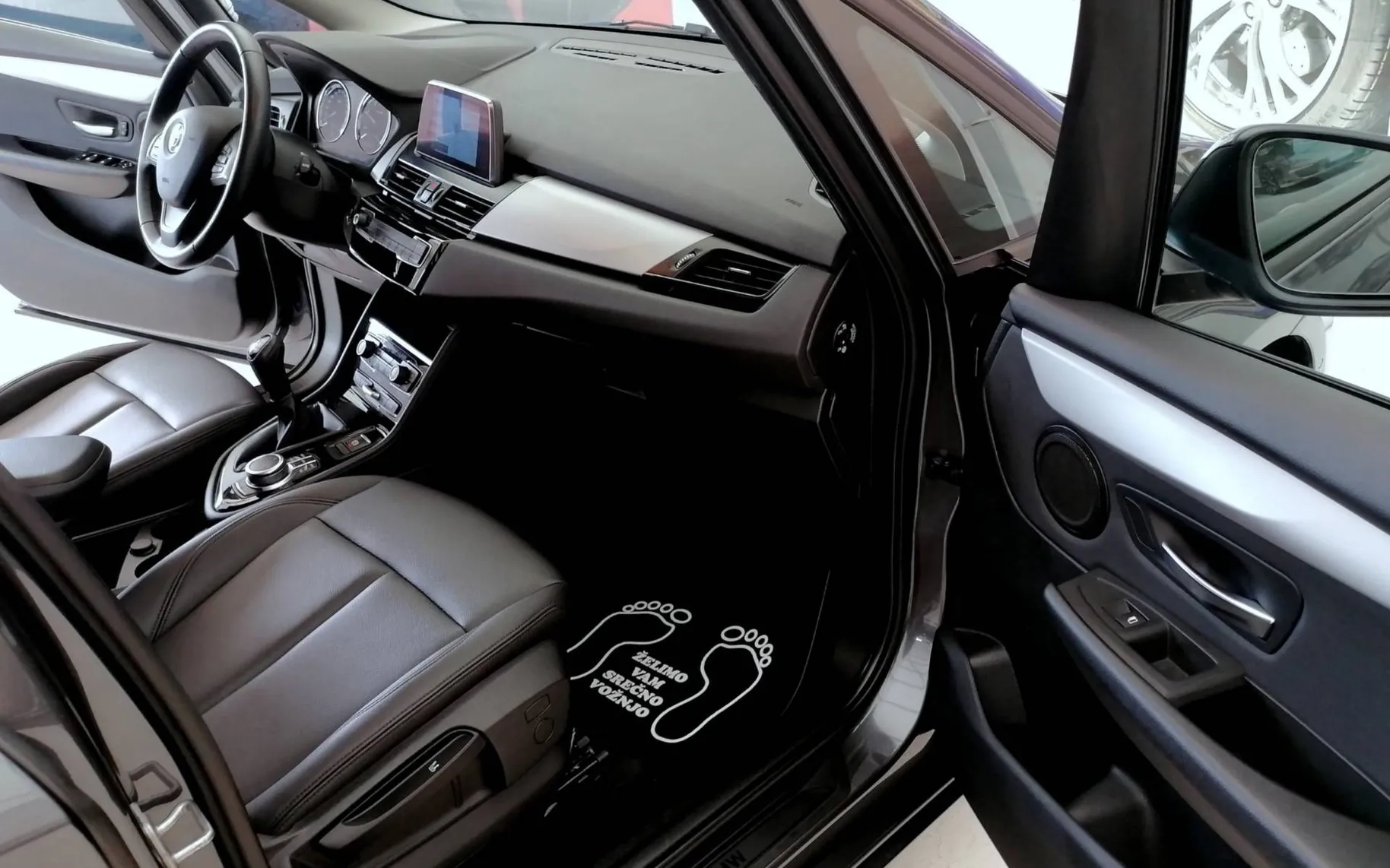 Notranja slika - BMW serija 2 Active Tourer: - 216d Active Tourer EXECUTIVE FULL LED 1.LASTNIK - 7