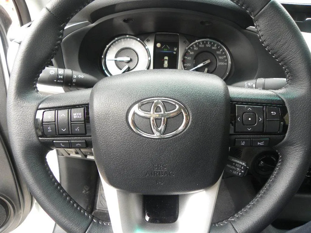 Zunanja slika - Toyota HILUX DOUBLE CAB - Toyota Hilux MY25 2.8 D-4D HYBRID 48V DC A T6 CITY PLUS - 11