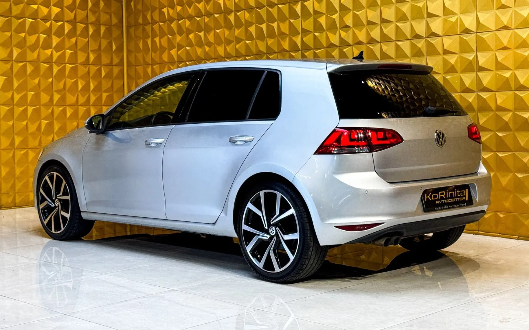 Notranja slika - Volkswagen Golf - 2.0 TDI  AUT. GRETJE-NAVI-BI XENON-F1-ALCANTARA - 7