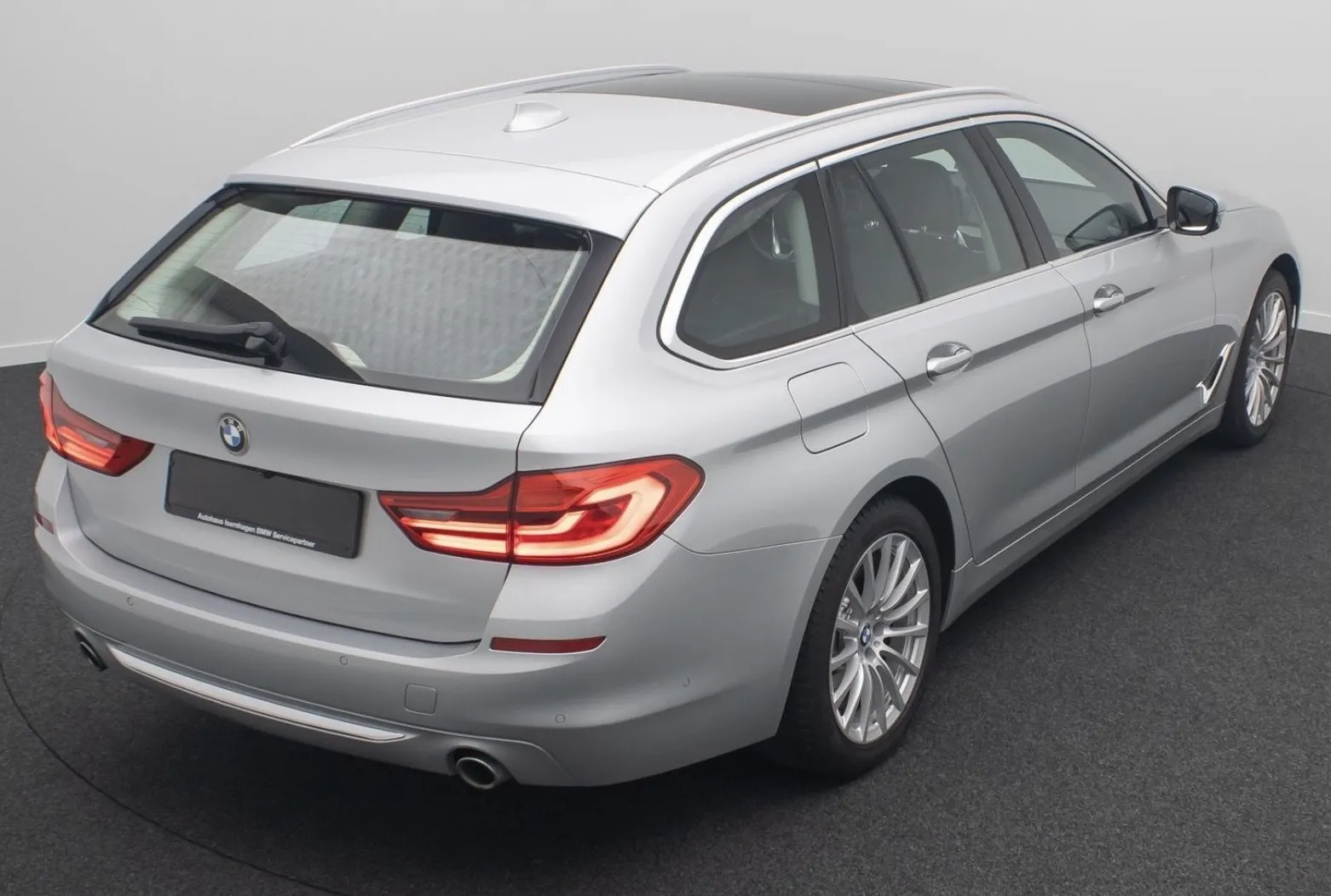 Zunanja slika - BMW Serija 5 - Touring: 520i FULL LED RADAR KEYLESS PANORAMA HEAD-UP KA - 4