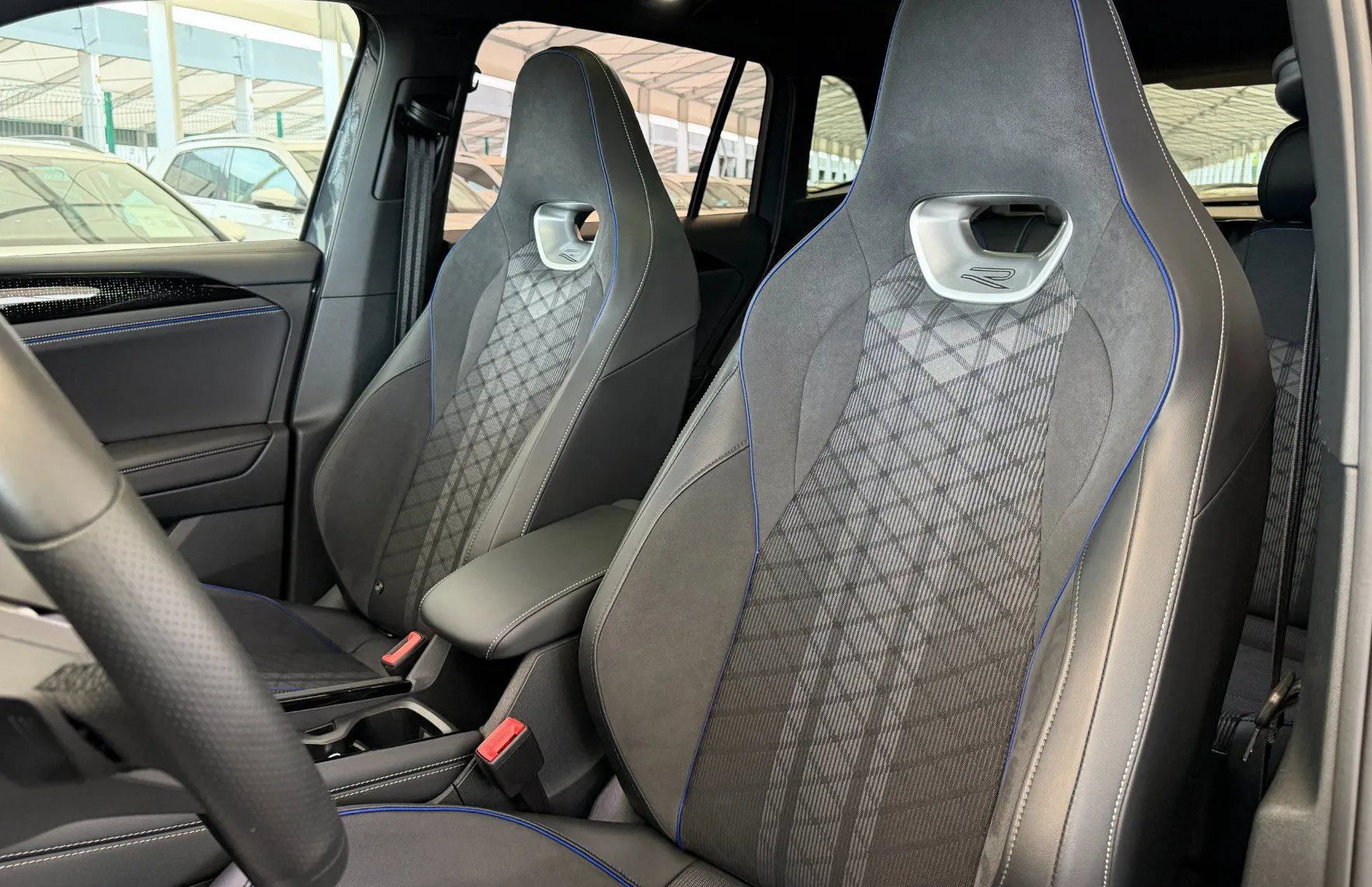 Zunanja slika - Volkswagen Tiguan - 4JOY 1.5 eTSI DSG SLO 1.Lastnik-PANORAMA-GARANCIJA - 10