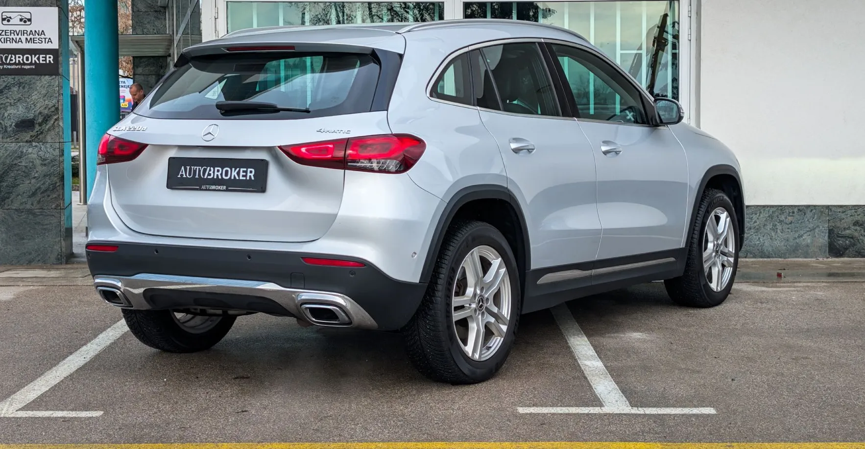 Zunanja slika - Mercedes-Benz GLA-Razred - GLA 220d 4M LED Ambient. Kamera Aktiv. tempomat - 4