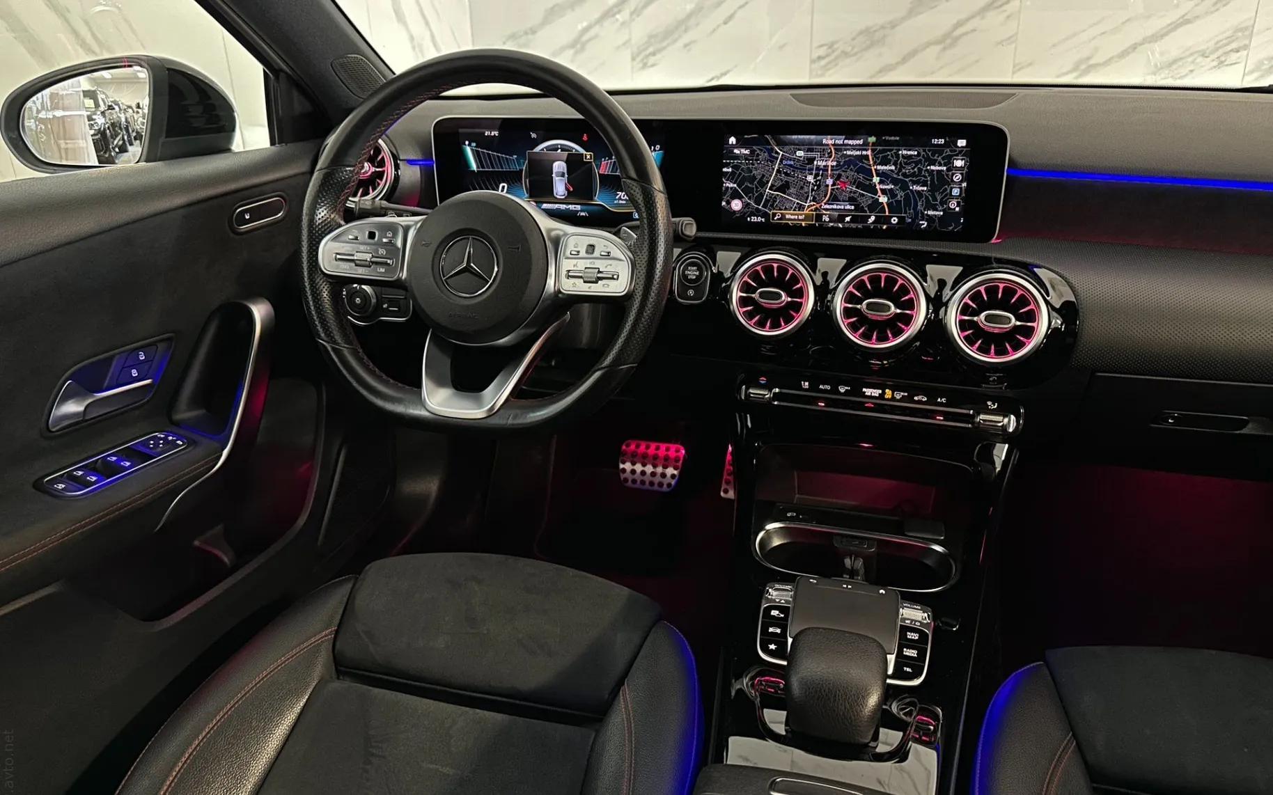Notranja slika - Mercedes-Benz A-Razred - 250 AMG Line |NightP|Led|Kamera|Gretje|AmbientL| - 10