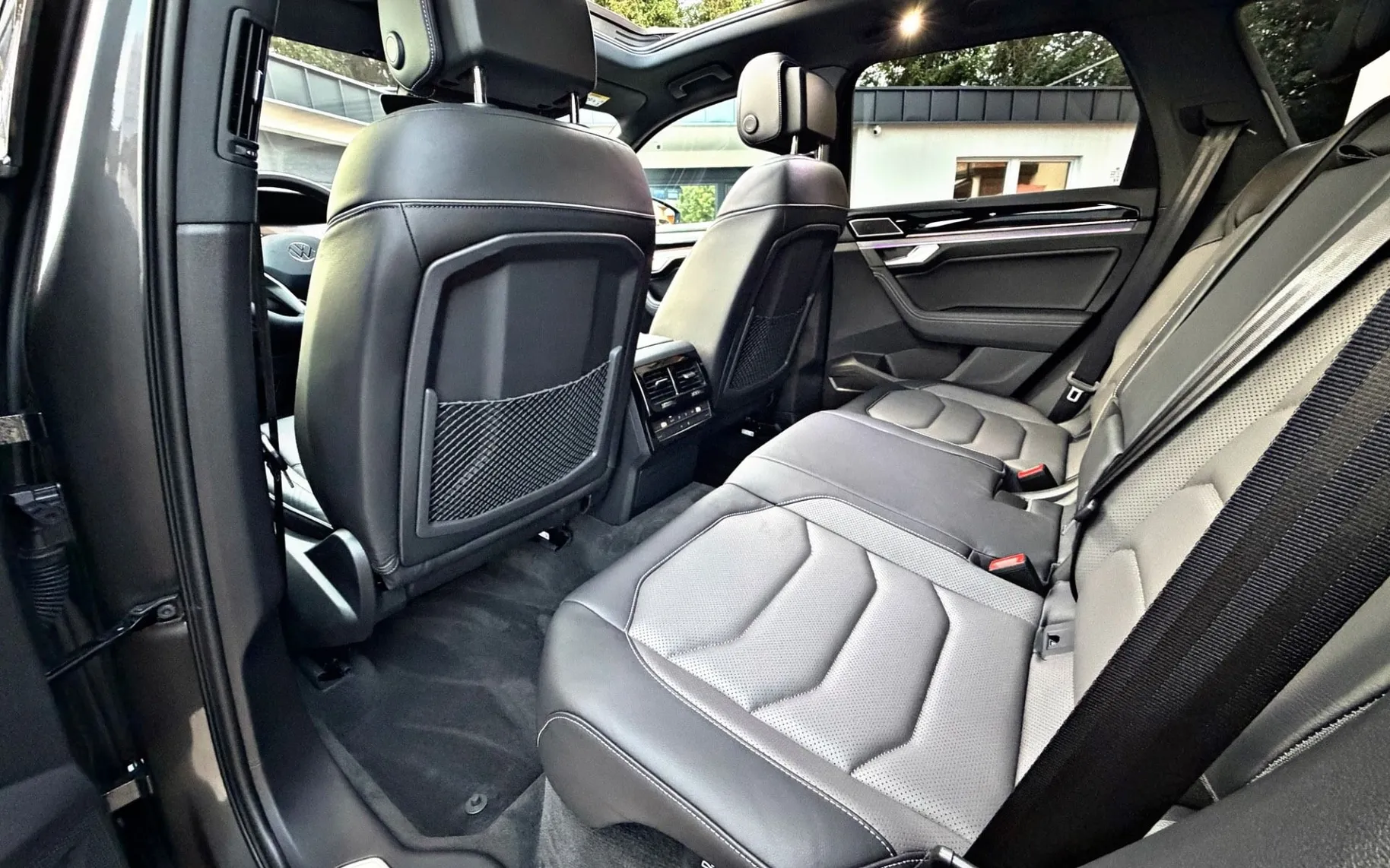 Notranja slika - Volkswagen Touareg - 4MOTION•R-LINE•PANO•MASAŽA•ZRAČNO•1LASTNIK•KOT N.. - 12