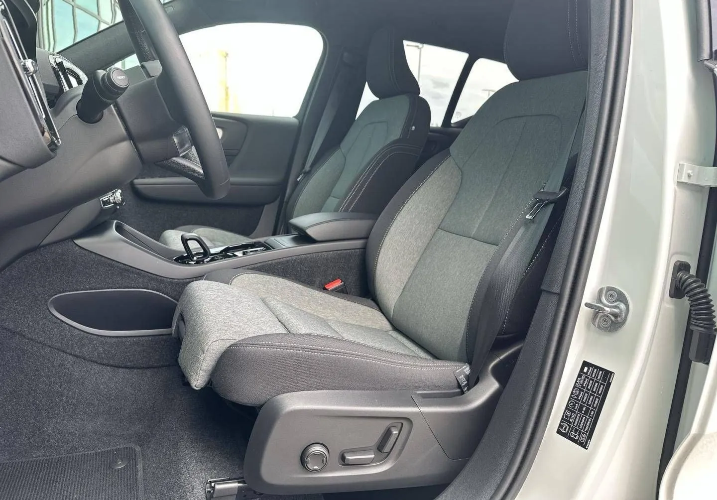 Notranja slika - Volvo XC40 - B3P Plus Dark Avt. - 10