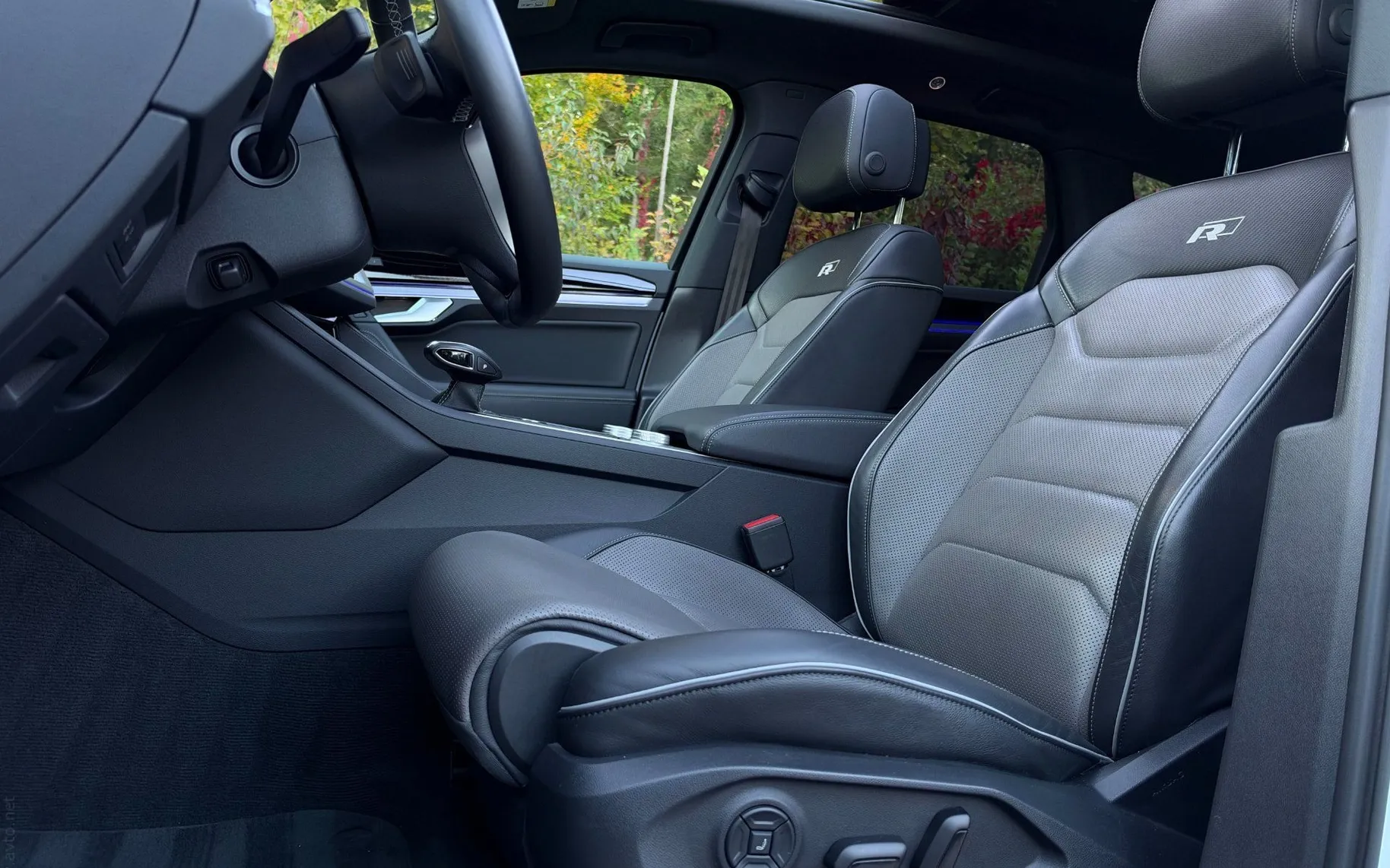 Notranja slika - Volkswagen Touareg - 4x4 V6 TDI R-Line|53.000km|Zračno|Matrix|Pano|ACC - 10