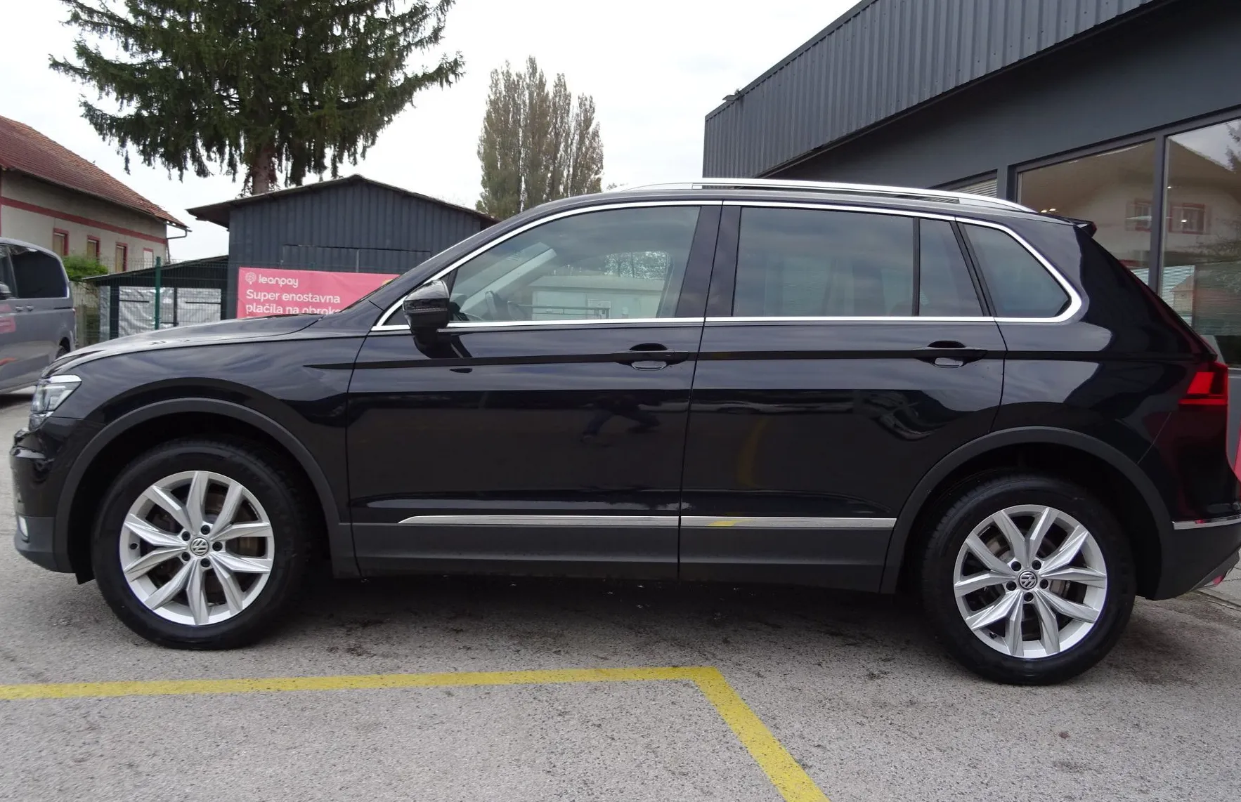 Zunanja slika - Volkswagen Tiguan - 2.0 TDI DSG 4MOT Highline 240KM - SLO - - 4