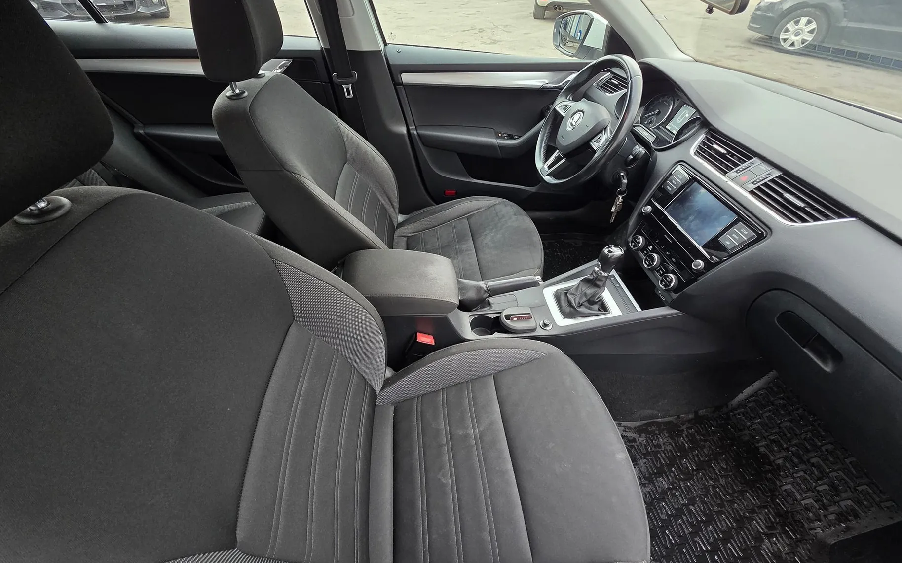 Zunanja slika - Škoda Octavia - 1.6 TDI STYLE ALU PLATIŠČA-MF-ZALSON-SLOVENSKA - 11