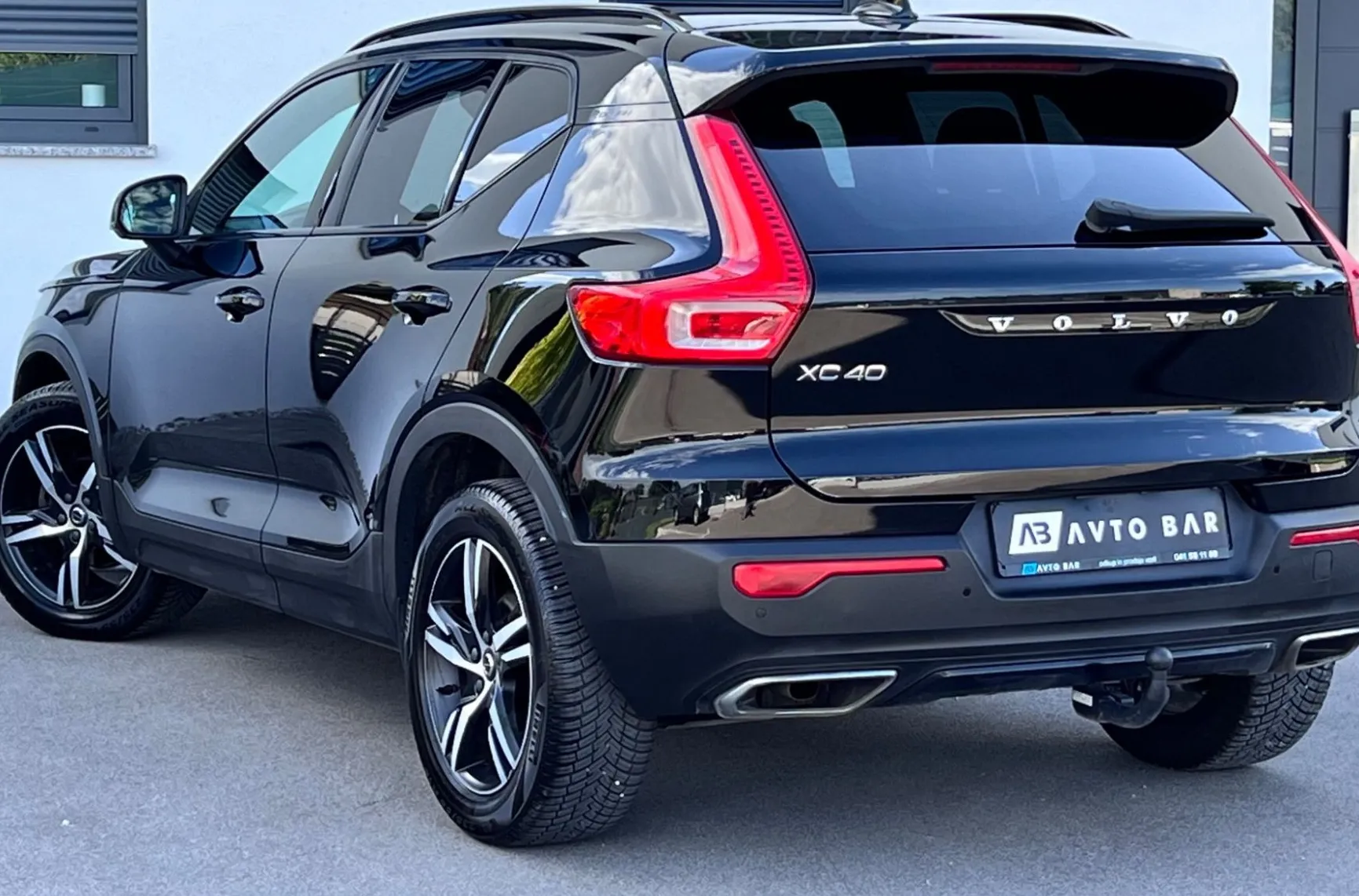 Zunanja slika - Volvo XC40 - T3 R-design+ALU+LED+HI-FI+KLJUKA - 8