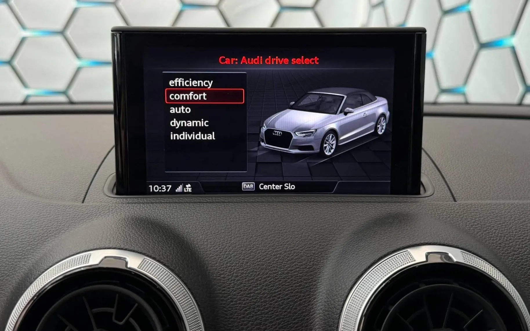 Notranja slika - Audi S3 Cabriolet - 2.0 TFSI•Q•AUT•FUL LED•VIRTUAL•BANG•KAMERA•ACC•F1• - 12