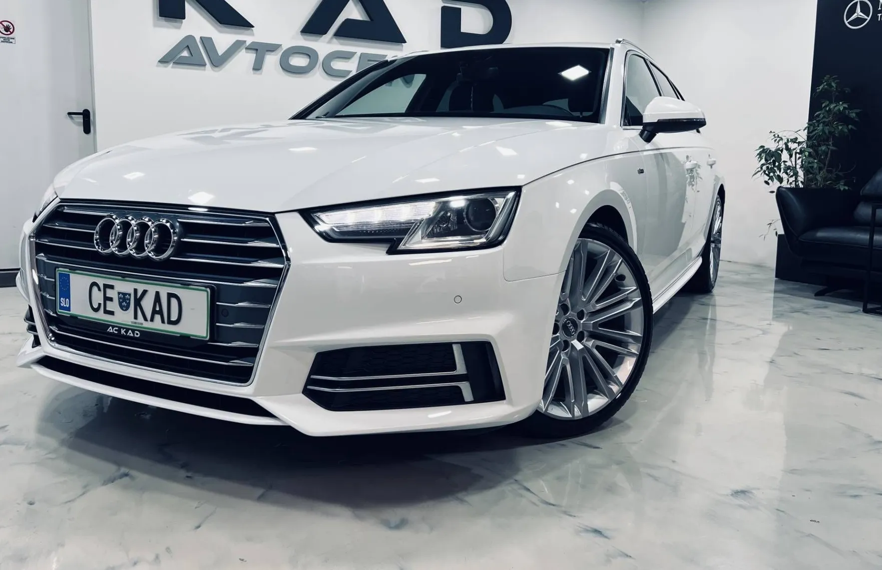 Zunanja slika - Audi A4 - Avant 2.0 TDI S-Line 110  150  PDC-NAVI-ALU18-XENON - 1