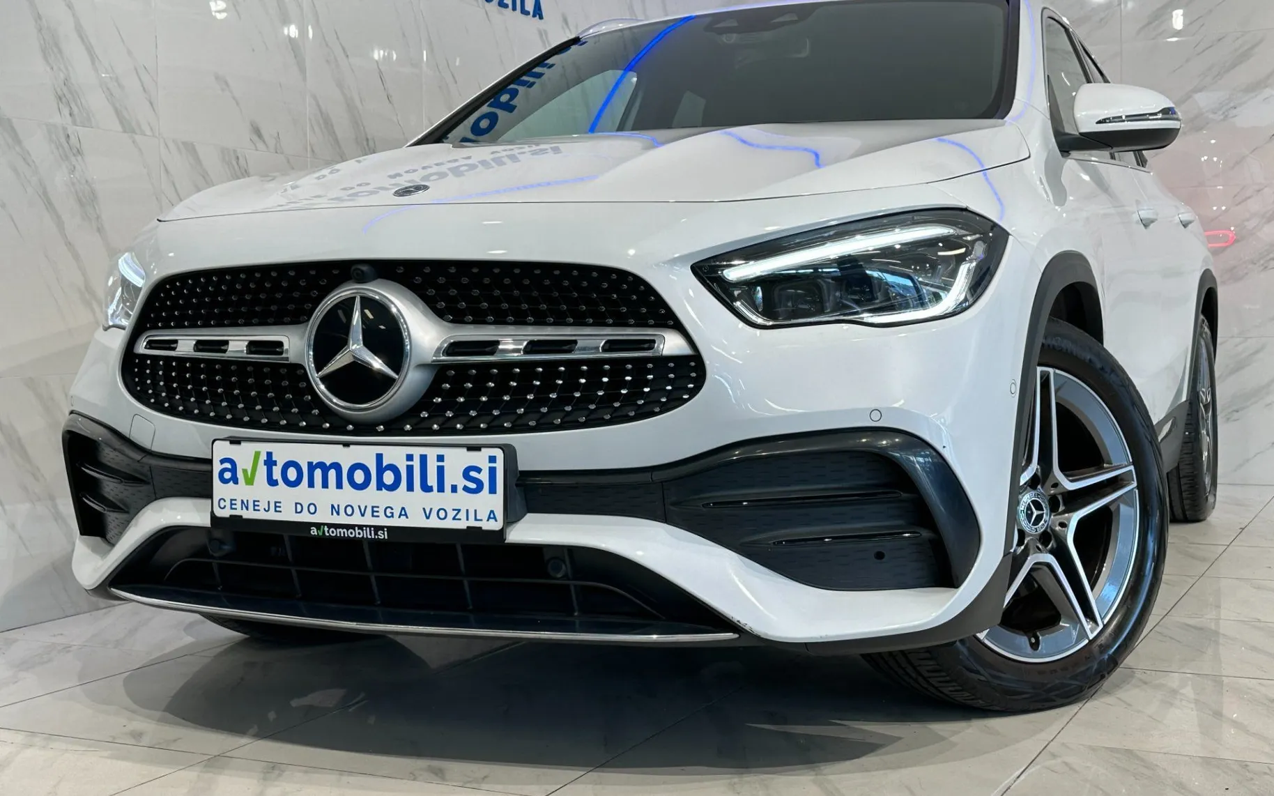 Zunanja slika - Mercedes-Benz GLA-Razred - 200|AMG Line|Memory|HUD|Kamera|Gretje|LineAss|R19 - 3
