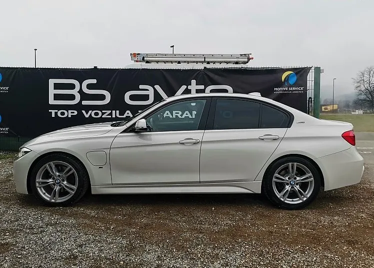 Zunanja slika - BMW Serija 3 - : 330e iPerformance  AT  M Sport-RADAR-KAMERA-F1-NAV - 4