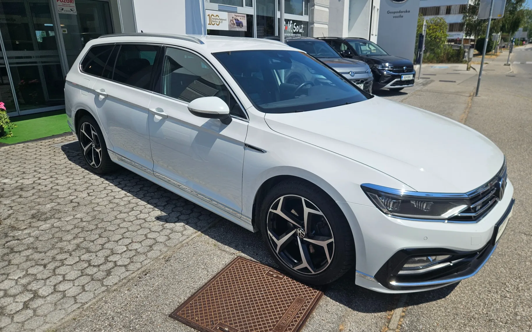 Zunanja slika - Volkswagen Passat - 4motion 2.0 TDI DSG R-Line - 2