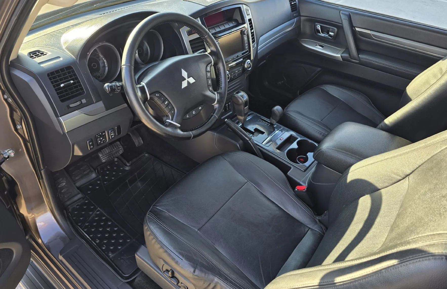 Zunanja slika - Mitsubishi Pajero - 3.2 DI-D A T 3 VRATA ODLIČEN - 14