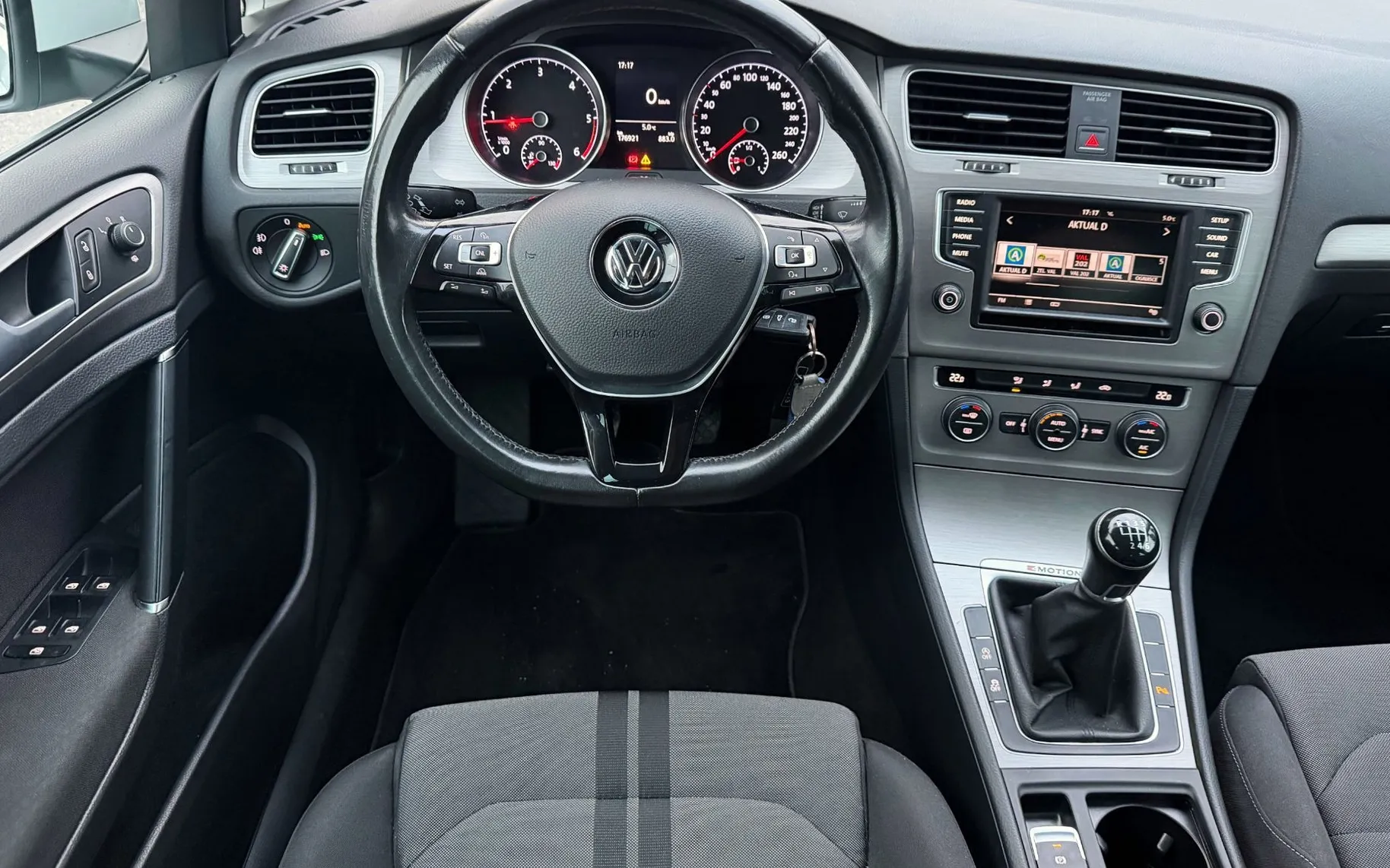 Zunanja slika - Volkswagen Golf - 2.0 TDI 4MOTION R-LiNE SLO.VOZILO LED XENON - 19