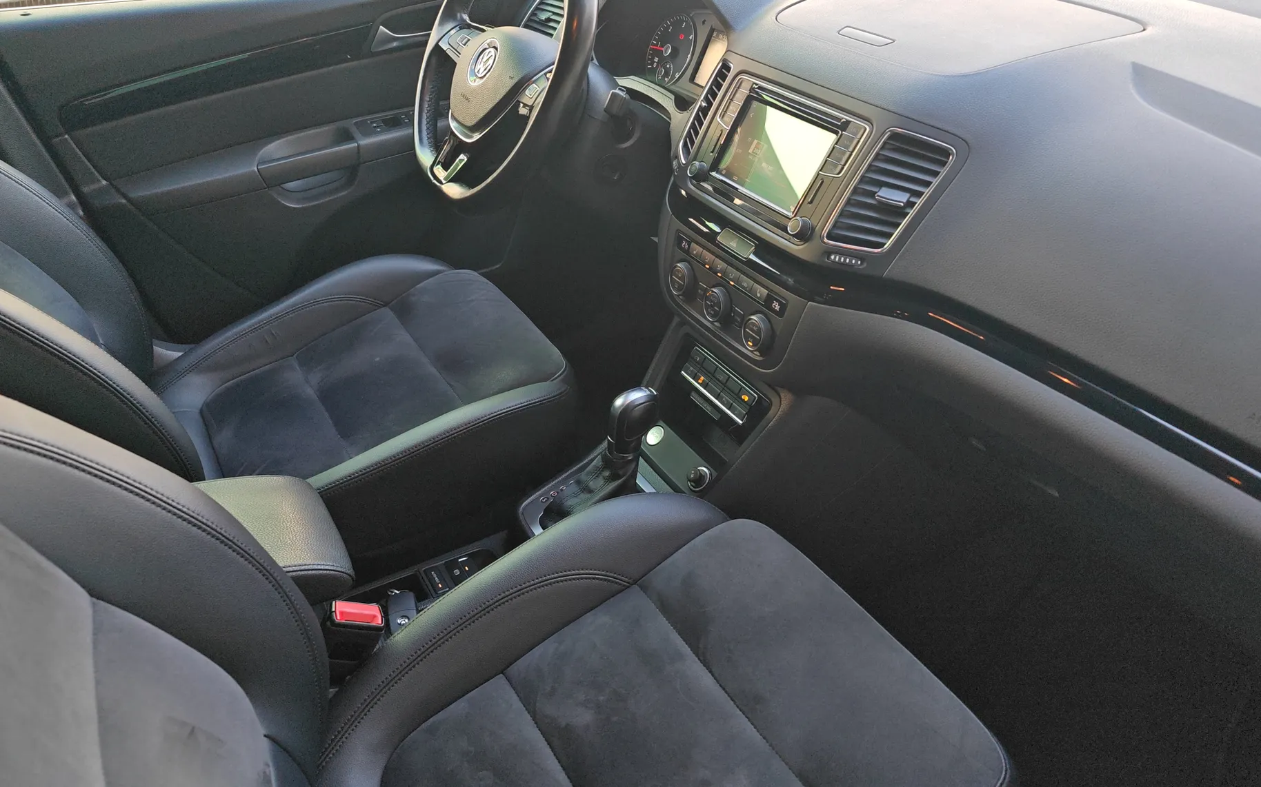 Notranja slika - Volkswagen Sharan - 2,0 TDI BMT SCR Style DSG - 13