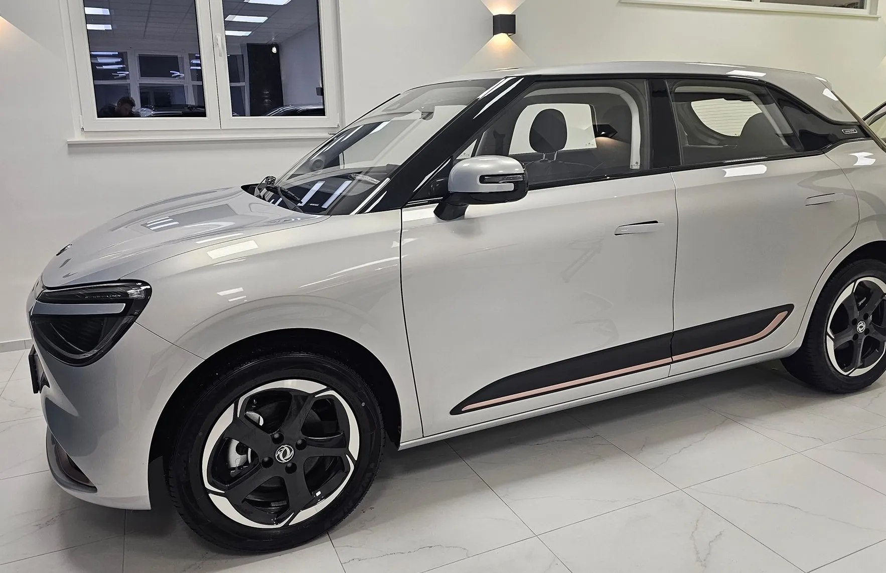 Zunanja slika - Dongfeng Box - 42.3 kWh 70 kW- SILVER- - 7