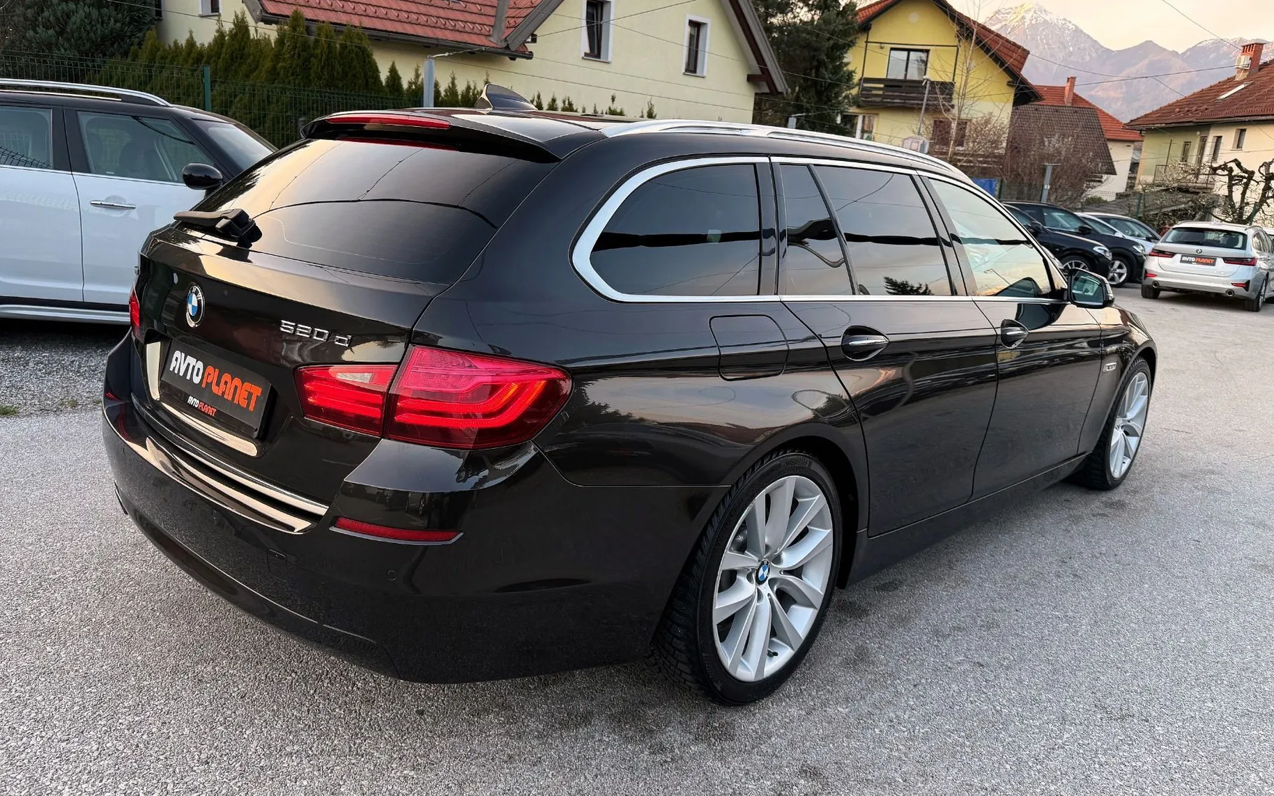 Zunanja slika - BMW Serija 5 - Touring: 520d xDrive AUT. LuxuryLiNE LED XENON USNJE ALU - 6