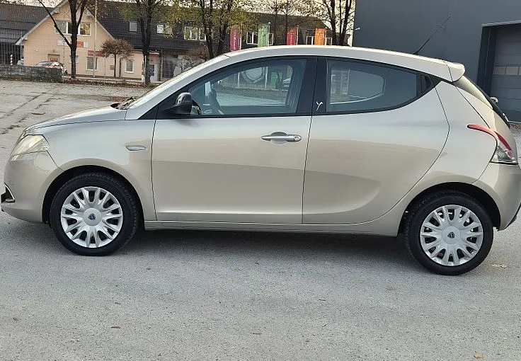 Zunanja slika - Lancia Ypsilon - 0.9 TwinAir + AUTOMATIC + IT DOK + EXTRA CENA - 8