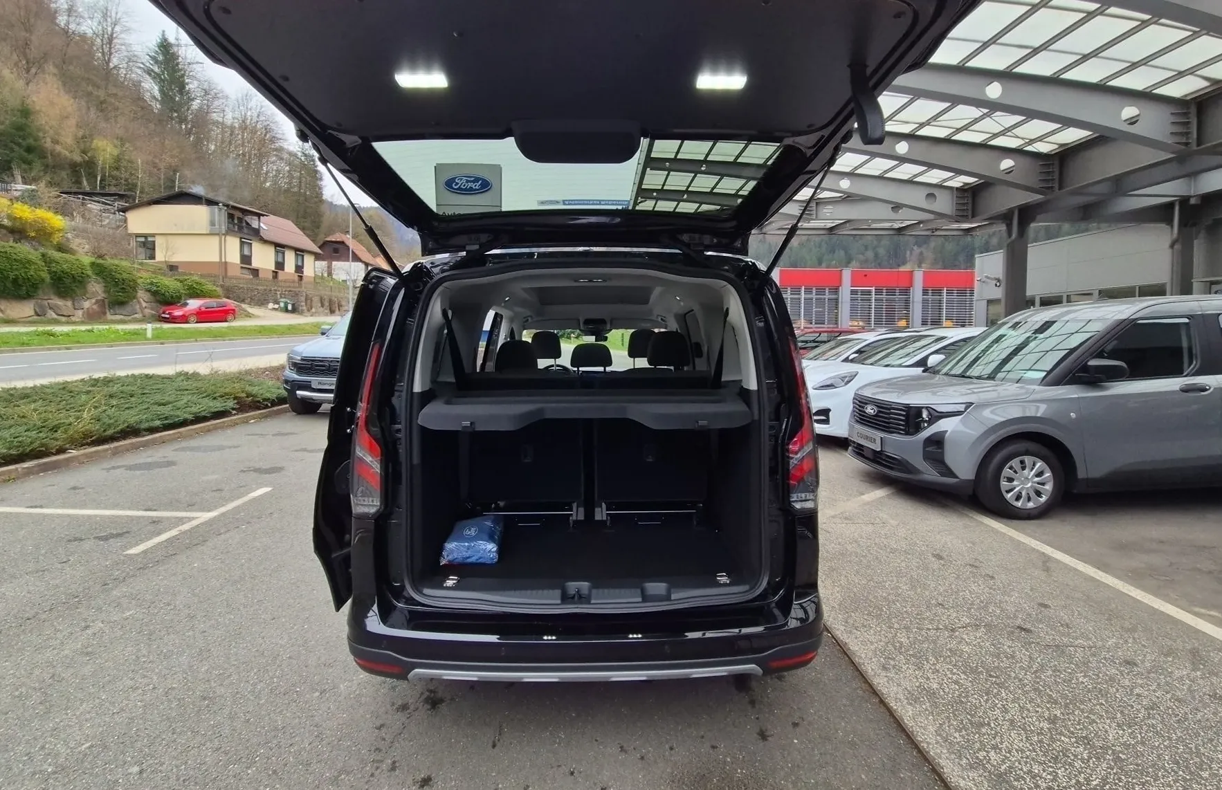 Zunanja slika - Ford Tourneo Connect - ACTIVE 2.0 TDCi EcoBlue 122PS A7 L2 FWD - 9