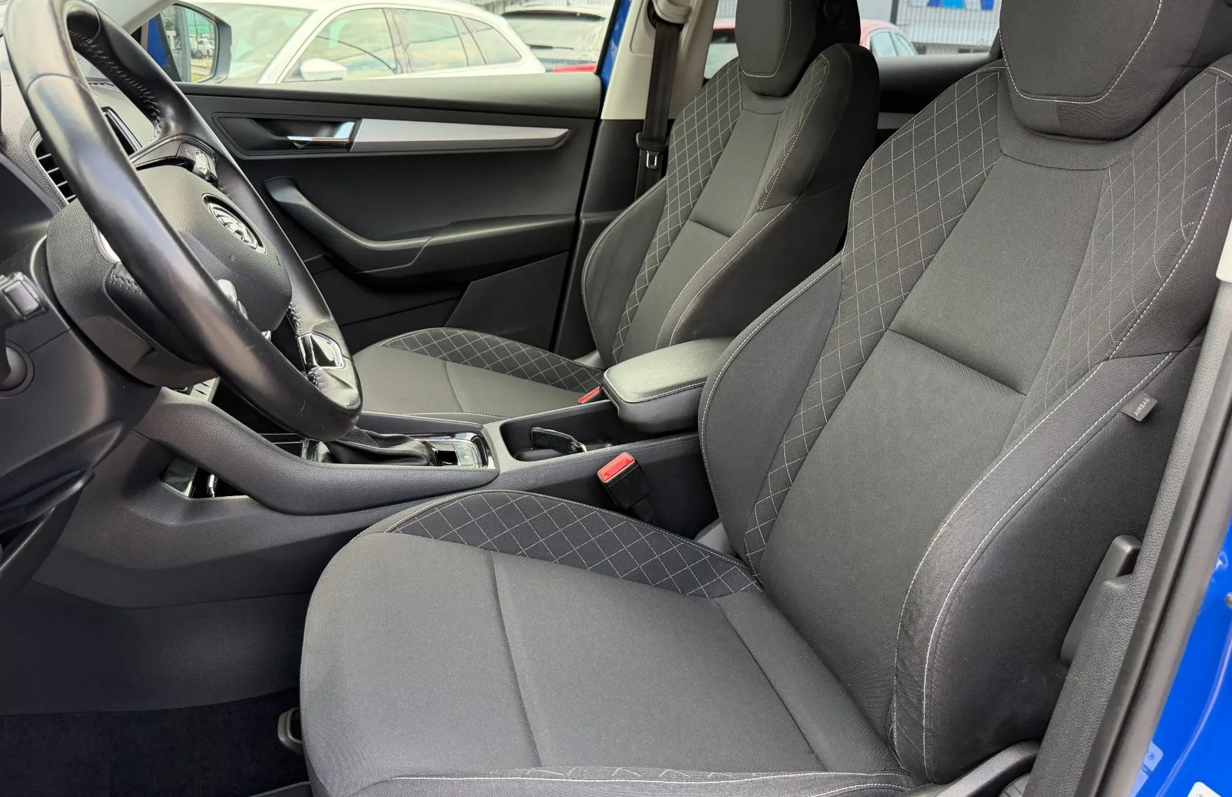 Zunanja slika - Škoda Karoq - 4x4 2.0 TDI DSG VELIK SERVIS-17COL-TEMP.-SLO - 9