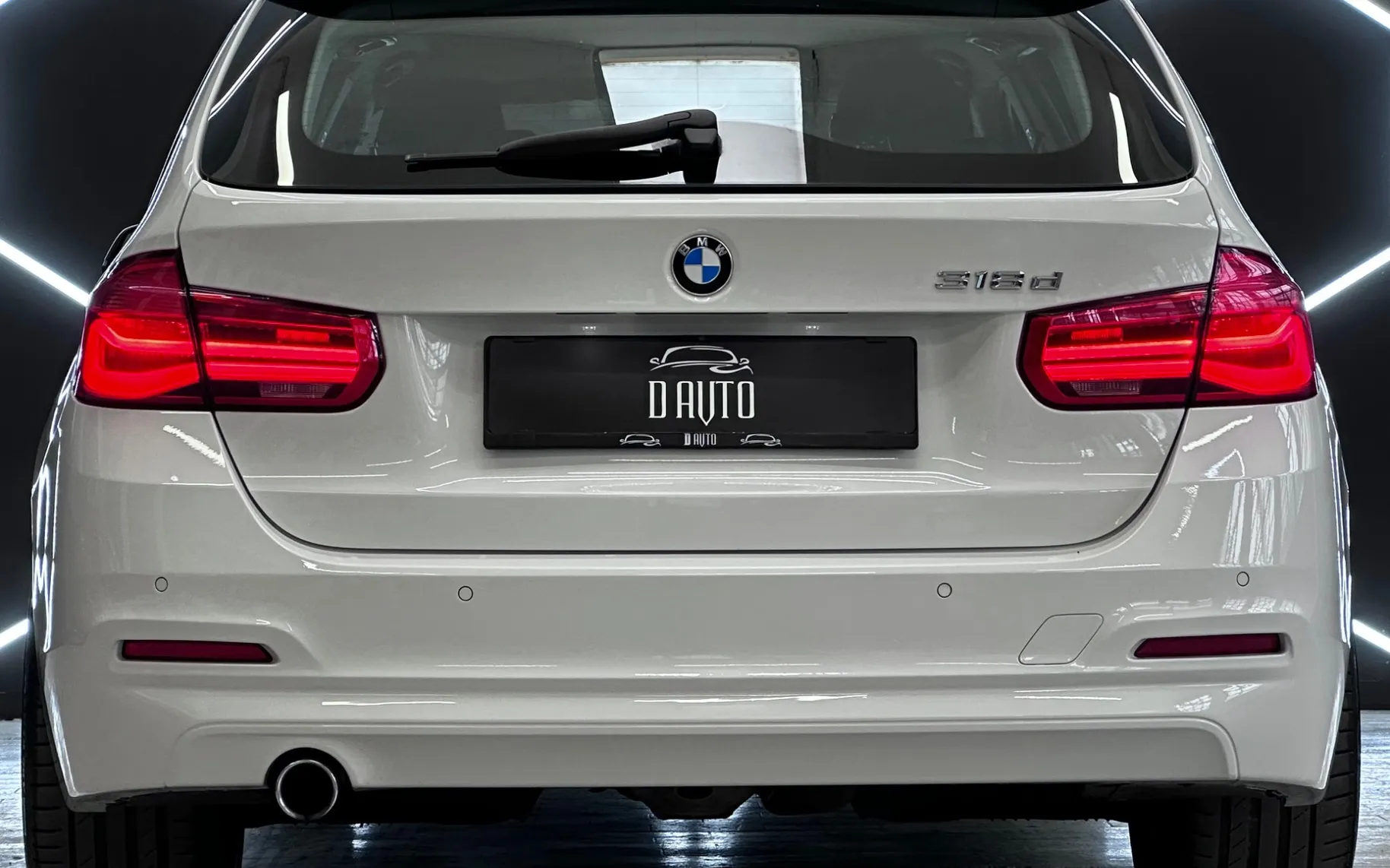 Notranja slika - BMW serija 3 Touring: - serija 3  318d AT+NAVI+LED+SAMO 122000km - 7