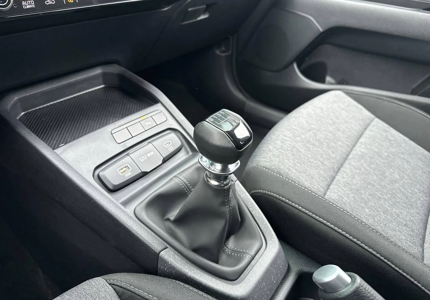 Notranja slika - KIA Stonic - 1.0 T-GDi EX Pulse M T... - 20