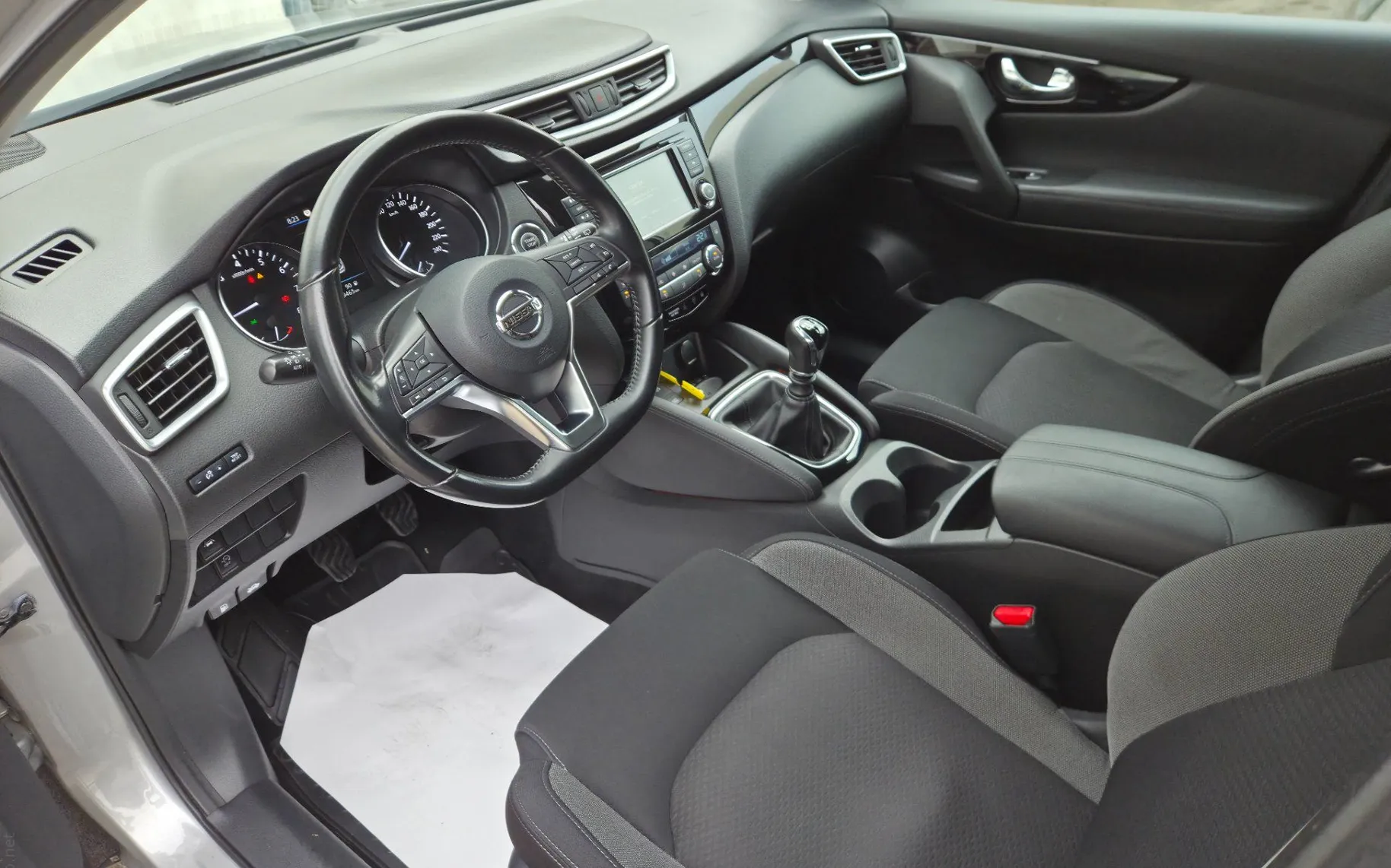 Zunanja slika - Nissan Qashqai - 1.3 DIG-T 140 Tekna 1.LASTNIK SLO.POREKLO - 7