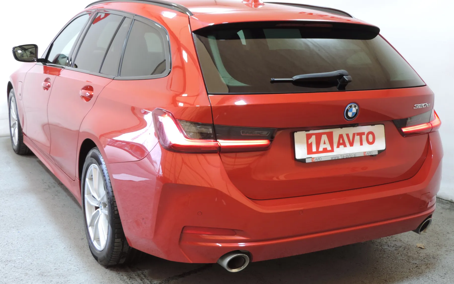 Zunanja slika - BMW Serija 3 - 320e Touring Avt. USNJE-KAMERA-MRTVI KOTI-KLJUKA - 7