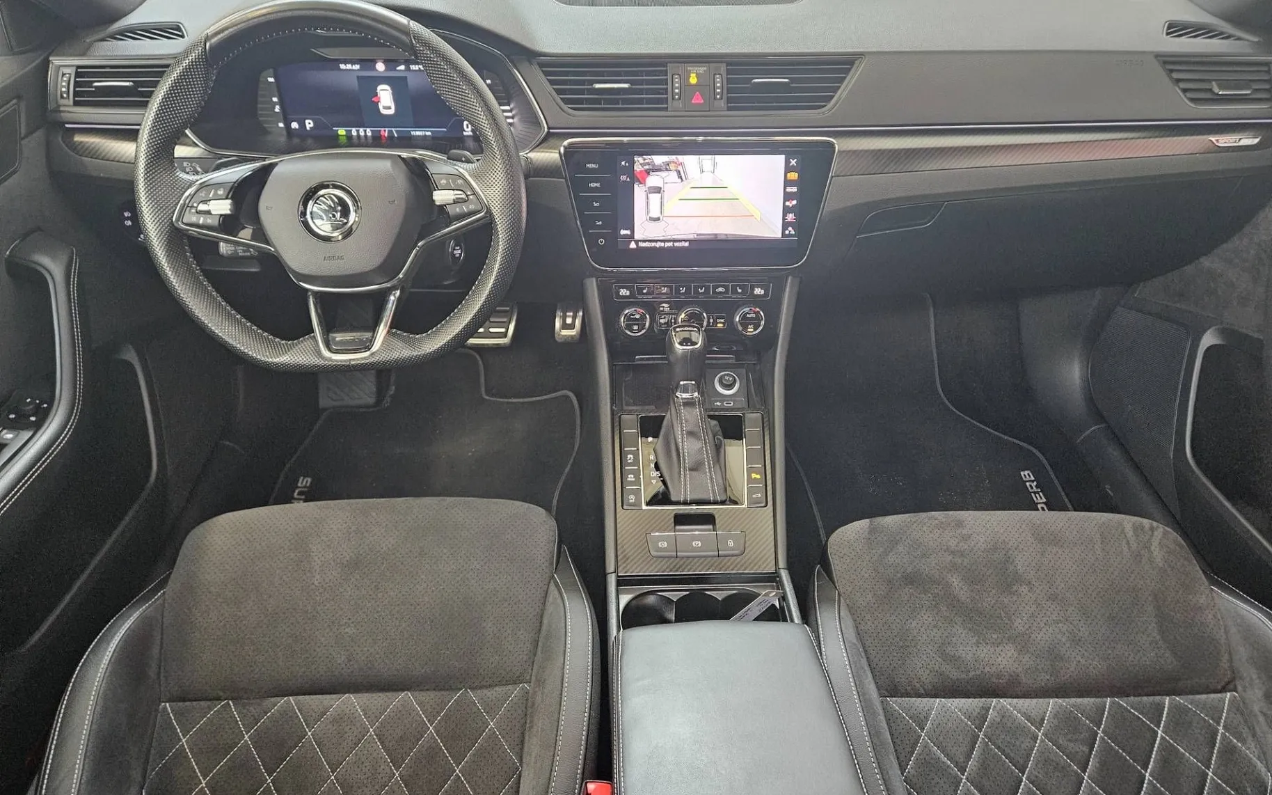Notranja slika - Škoda Superb - 2.0 TDI Sportline Combi DSG 147 kW - 10