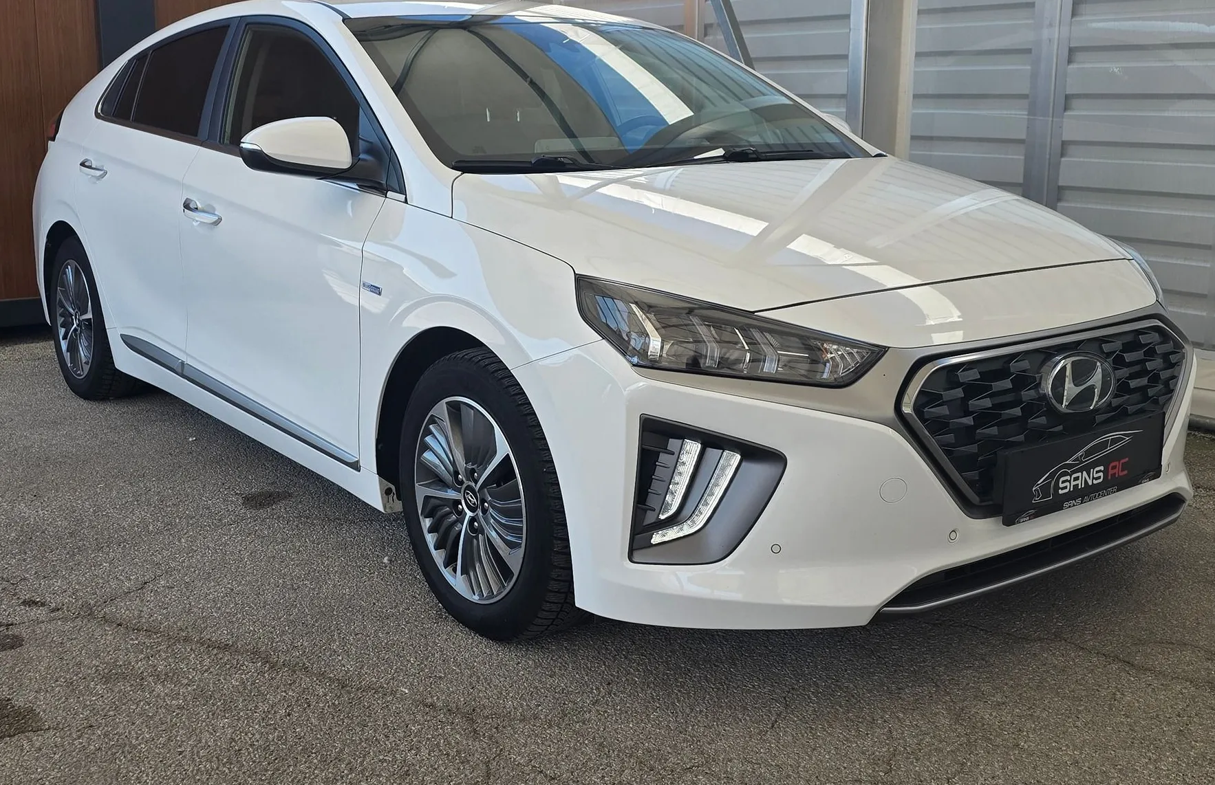 Zunanja slika - Hyundai Ioniq - - SLO-  LED - USNJE - KAMERA - MEMORY - FUL OPREMA - 1