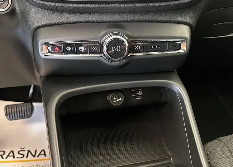 Zunanja slika - Volvo XC40 - T3 AUT Momentum - 14
