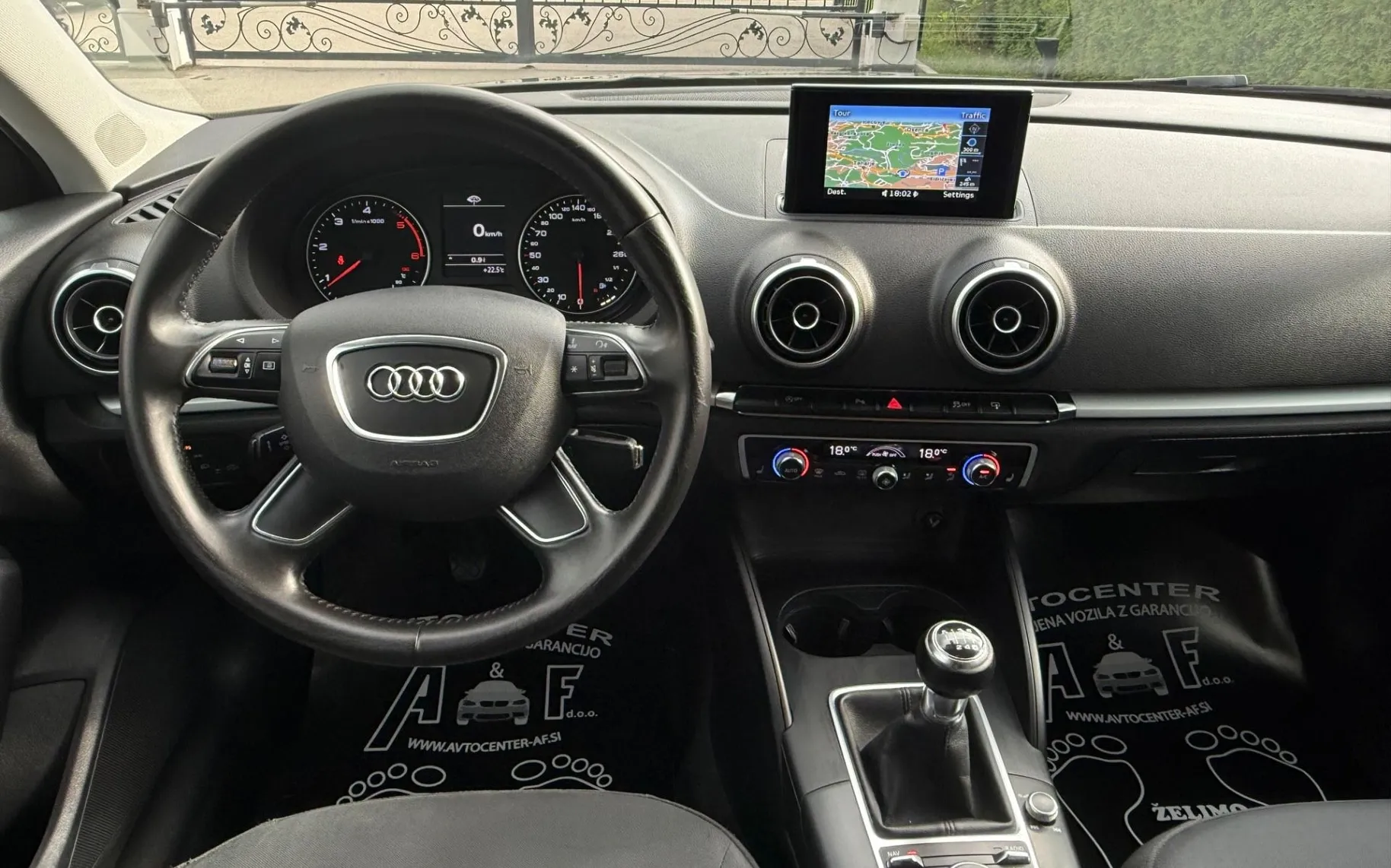 Notranja slika - Audi A3 - 1.6 TDI-XENON+LED-NAVI-LIZING ZA TUJCE-TEMPOMAT- - 9