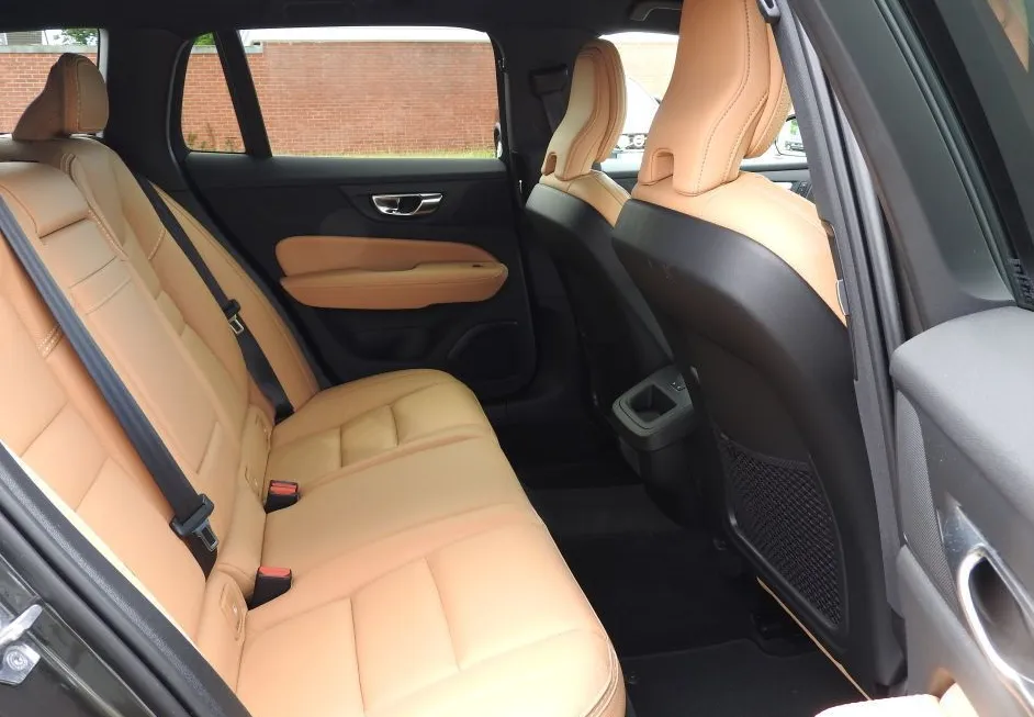 Zunanja slika - Volvo V60 Cross Country - D4 AWD AUT Momentum Pro - 8